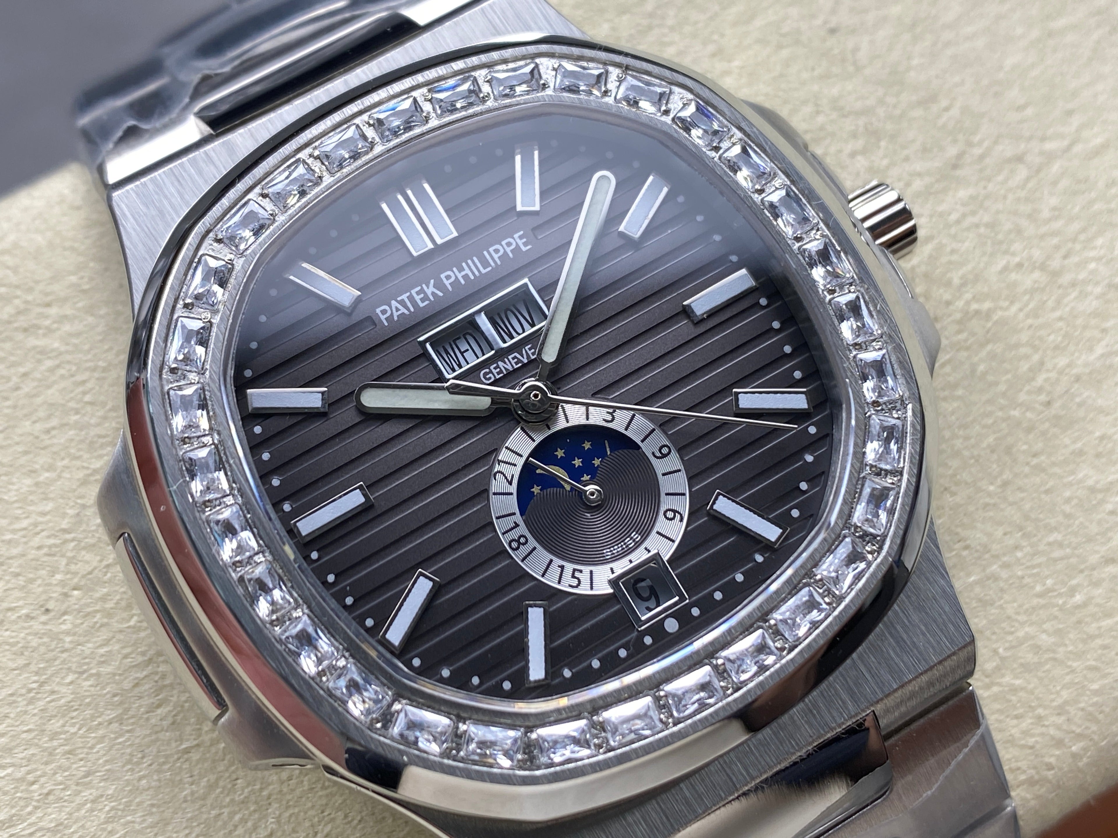 NAUTILUS STEEL ATTACHED DIAMOND BEZEL BLACK DIAL
