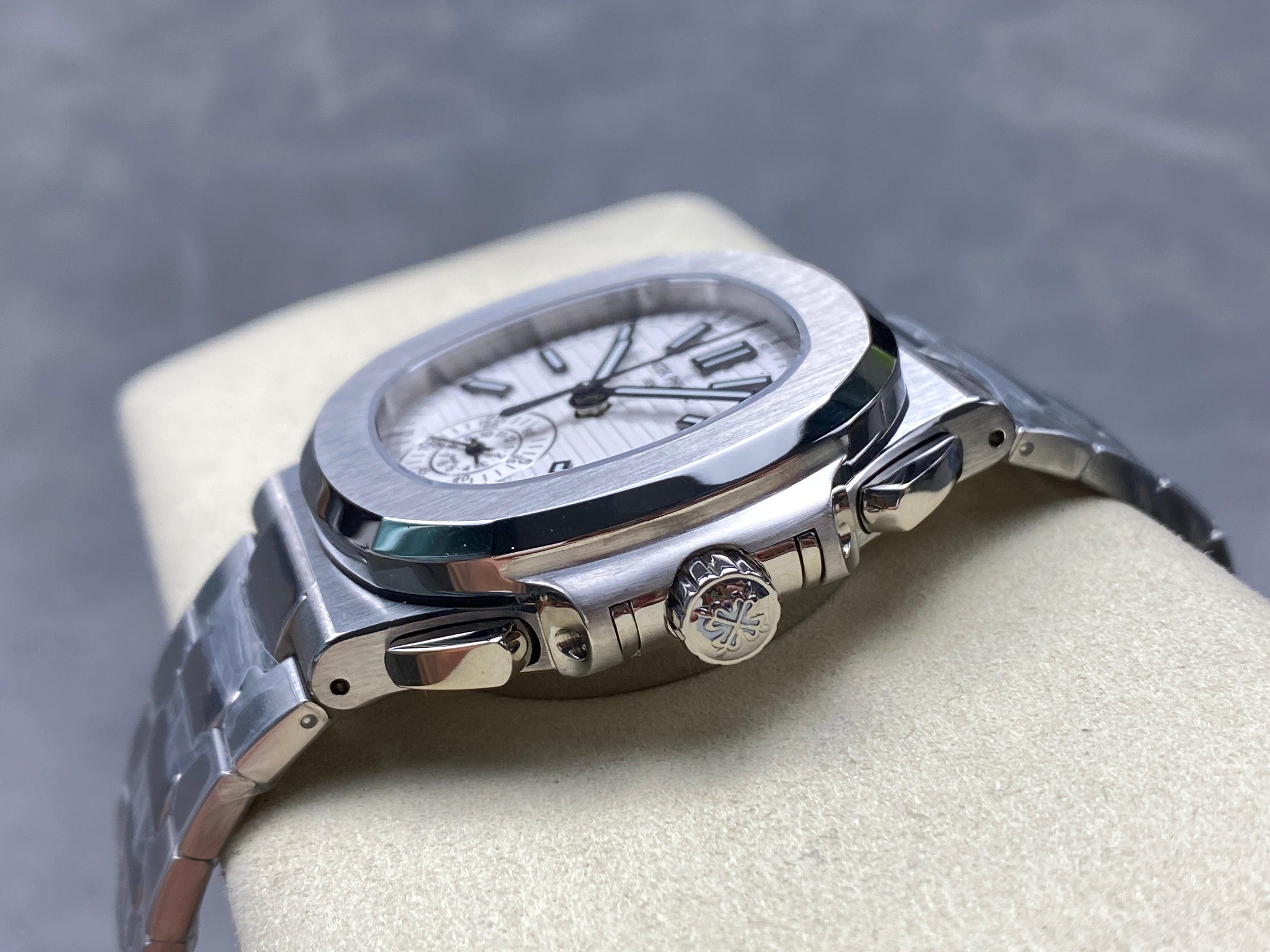 NAUTILUS ALL STEEL WHITE DIAL