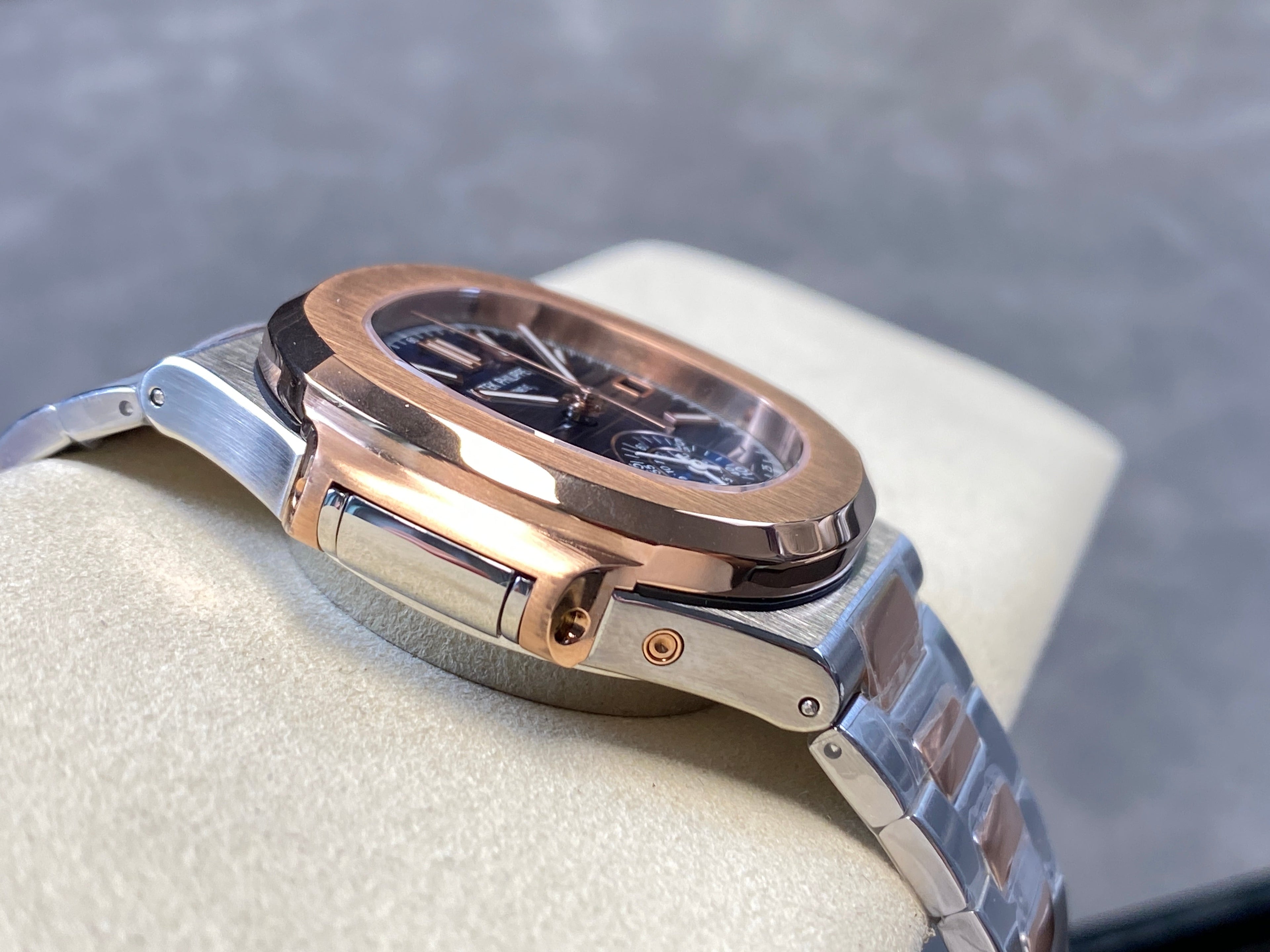 NAUTILUS STEEL AND ROSE GOLD BRACELET BLUE DIAL