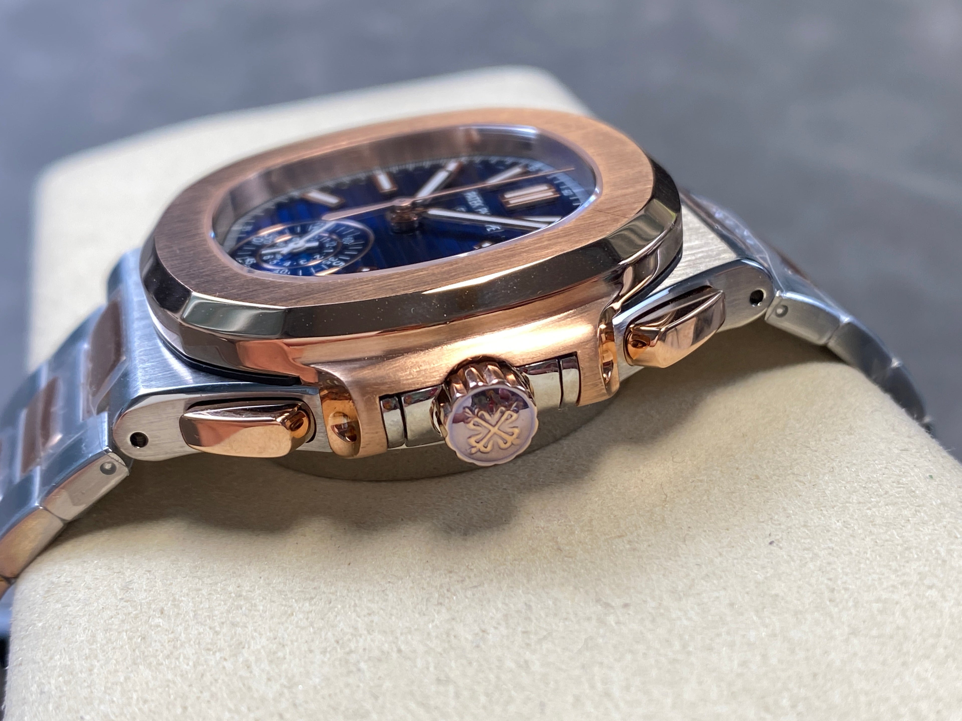 NAUTILUS STEEL AND ROSE GOLD BRACELET BLUE DIAL