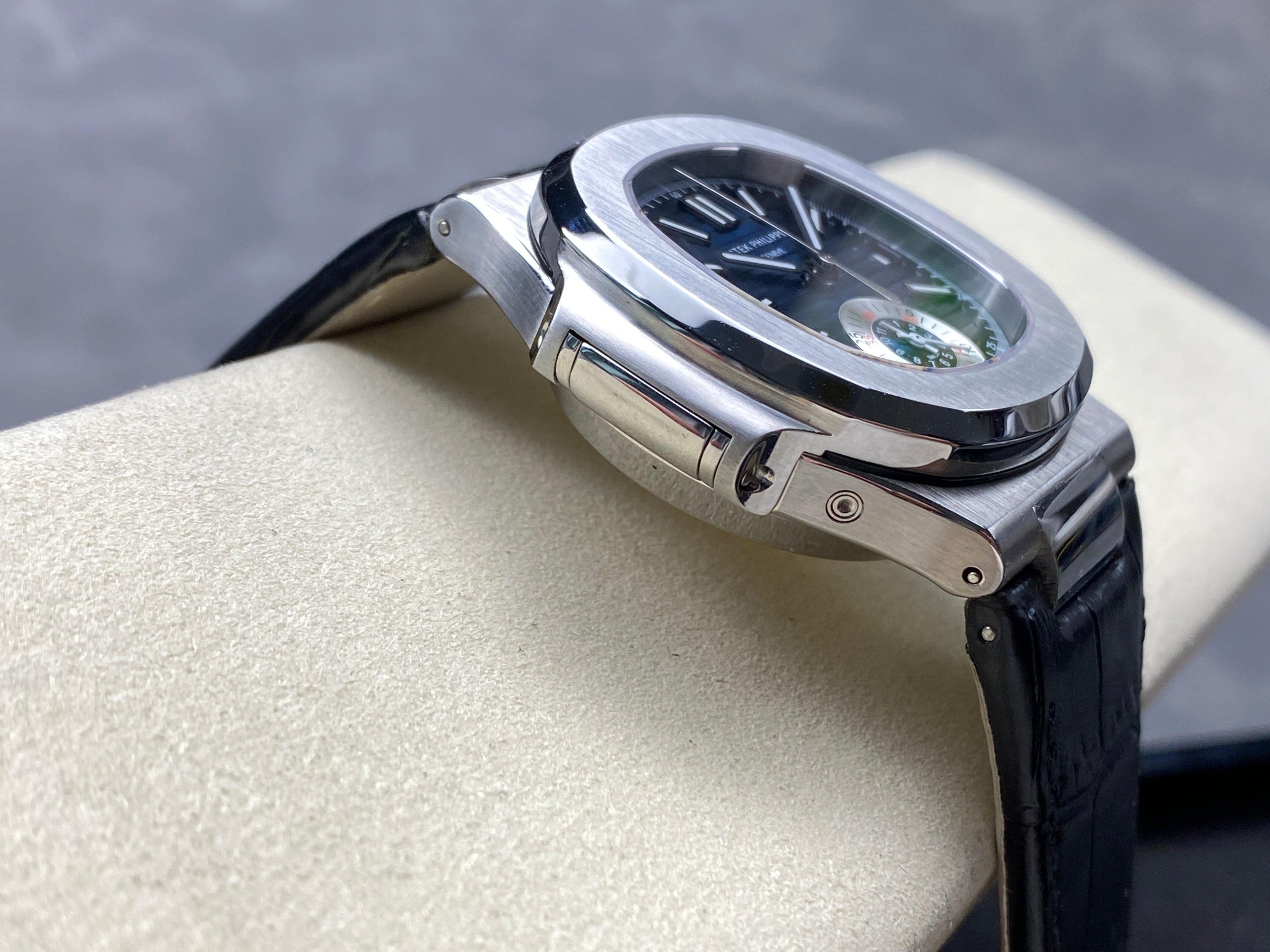 NAUTILUS STEEL CASE BLUE SUNBURST DIAL