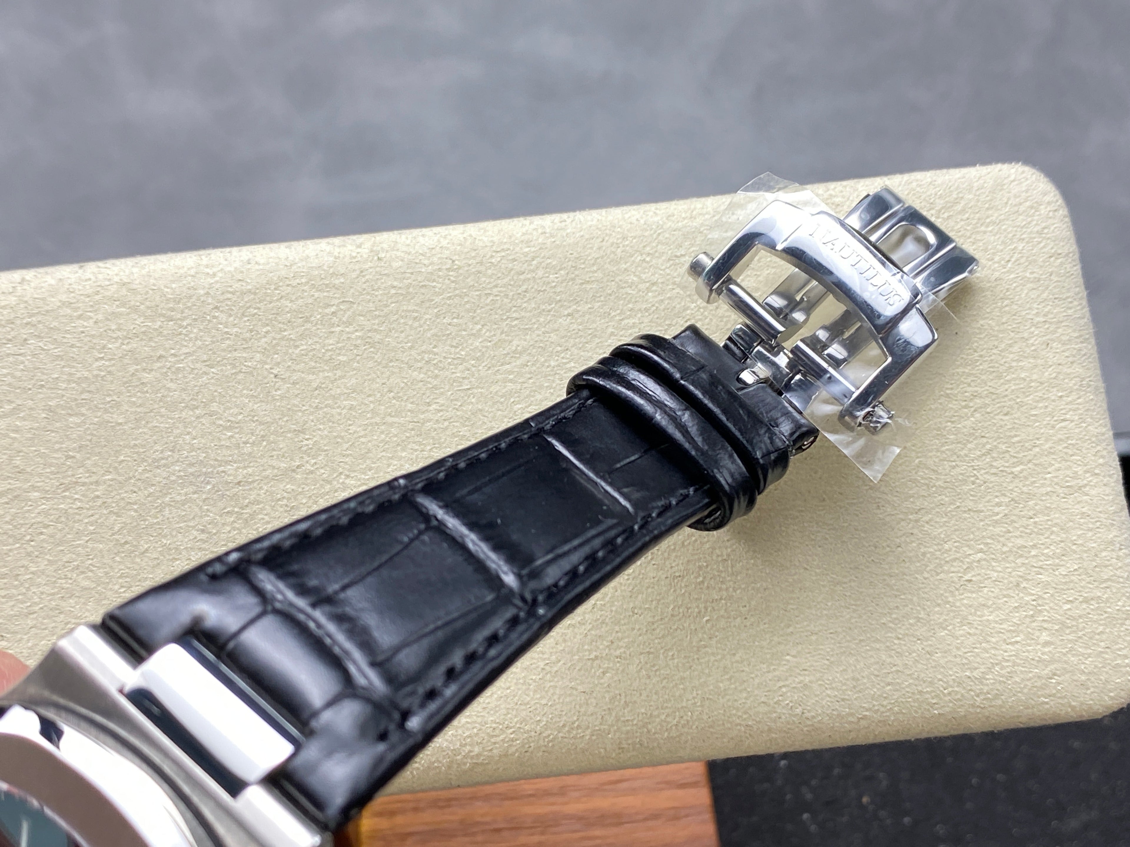 NAUTILUS STEEL CASE WHITE DIAL