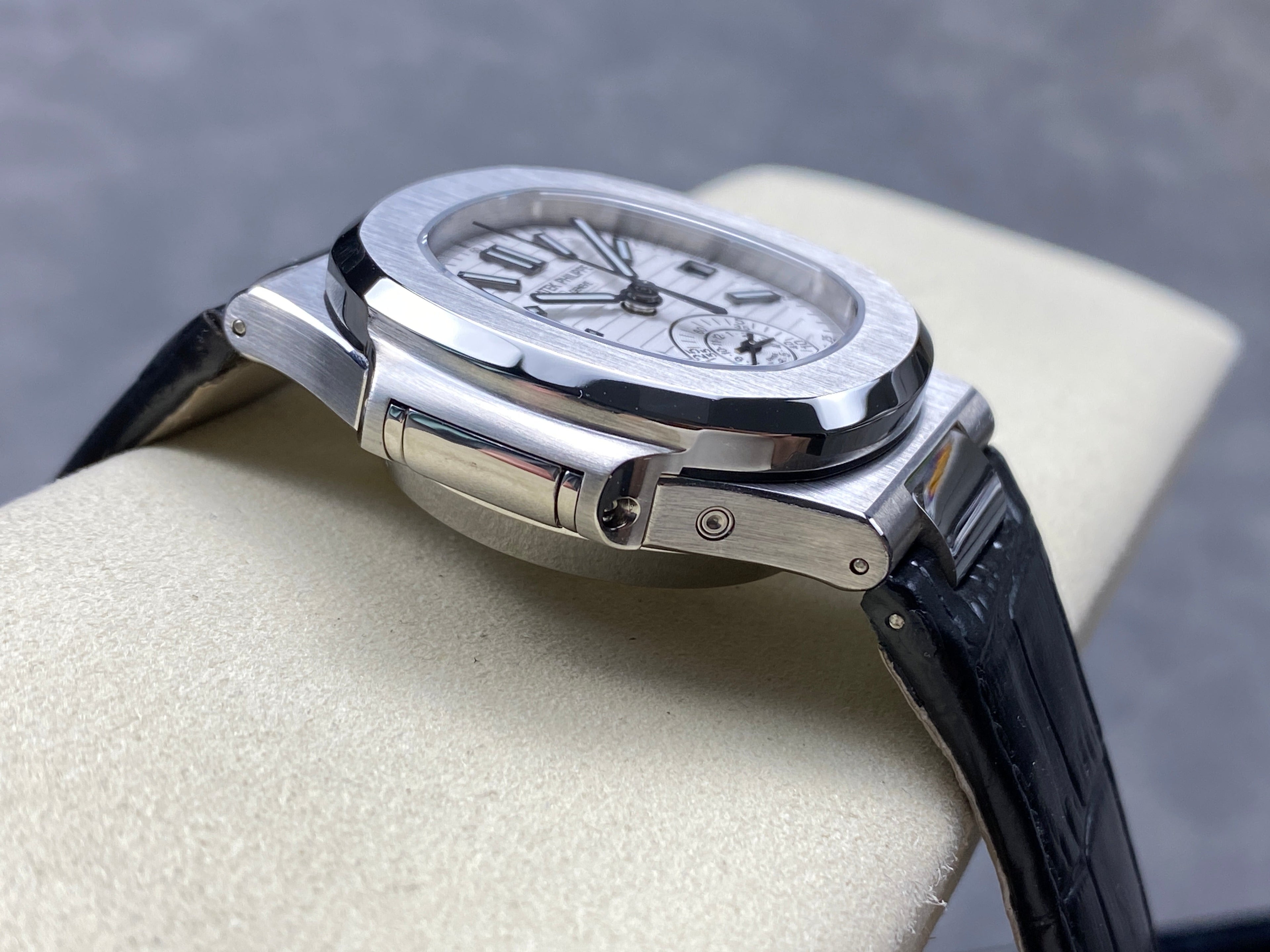 NAUTILUS STEEL CASE WHITE DIAL