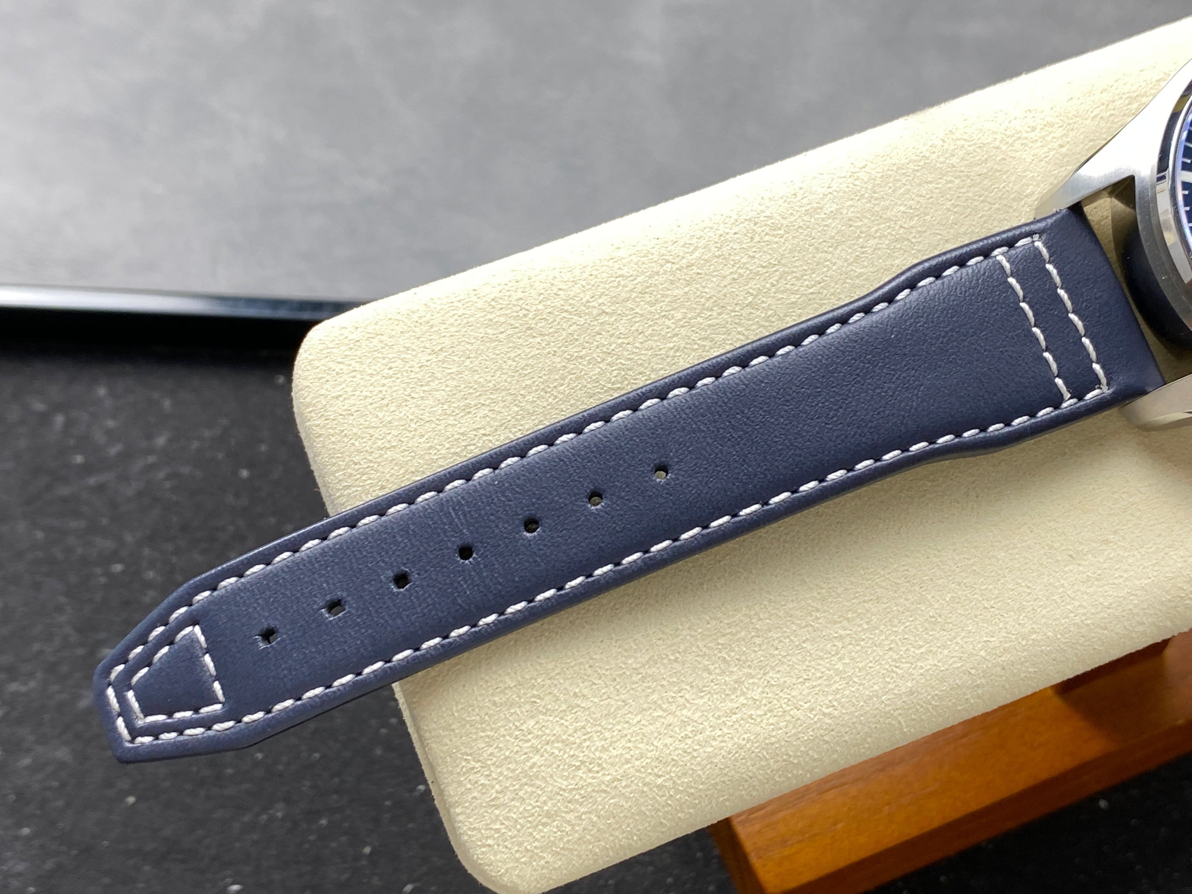 PILOT'S WATCH MARK XX STAINLESS STEEL CASE WITH NAVY BLUE LEATHER TRAP AND DIAL