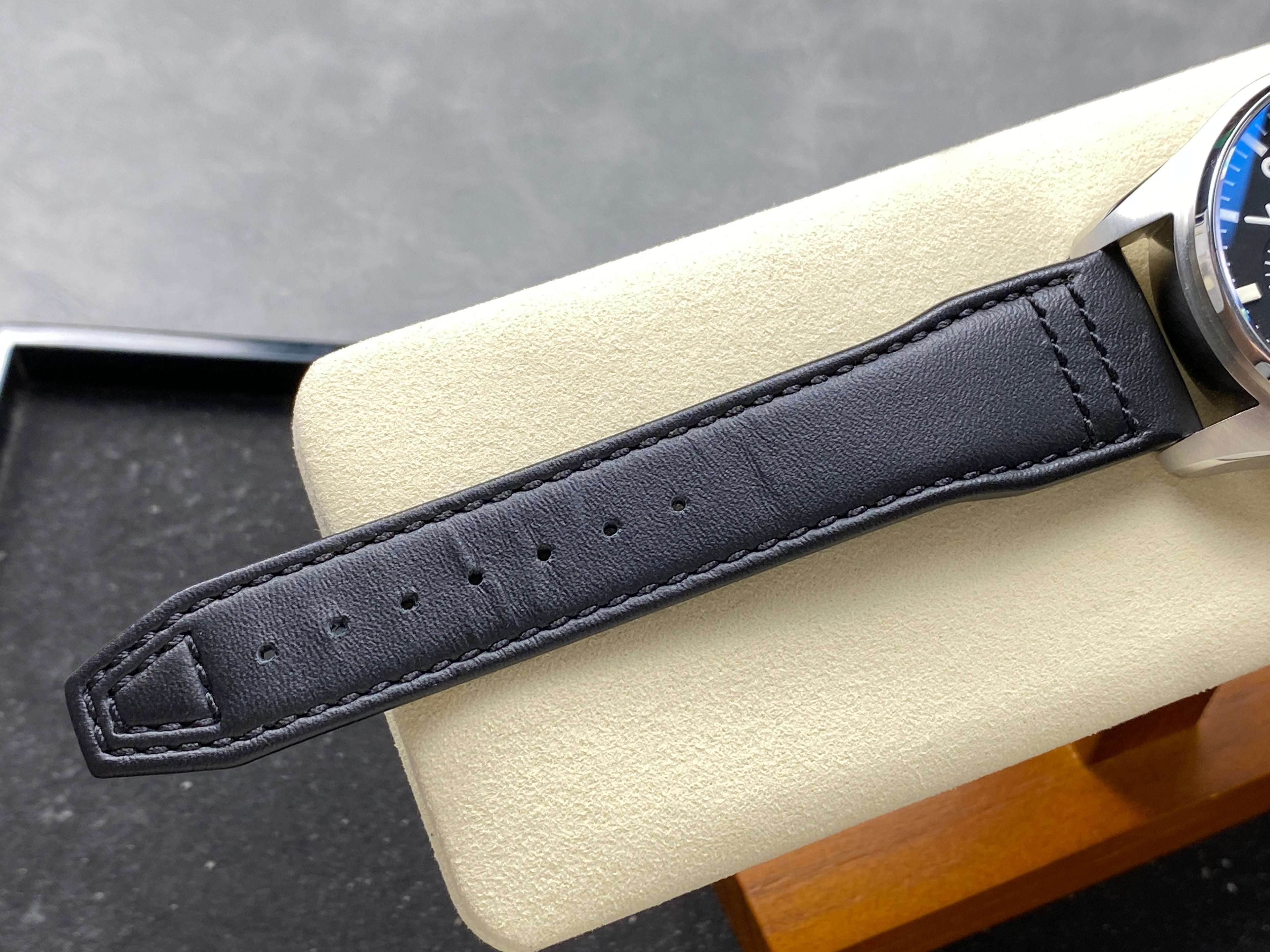 PILOT'S WATCH MARK XX STAINLESS STEEL CASE WITH BLACK LEATHER TRAP AND DIAL