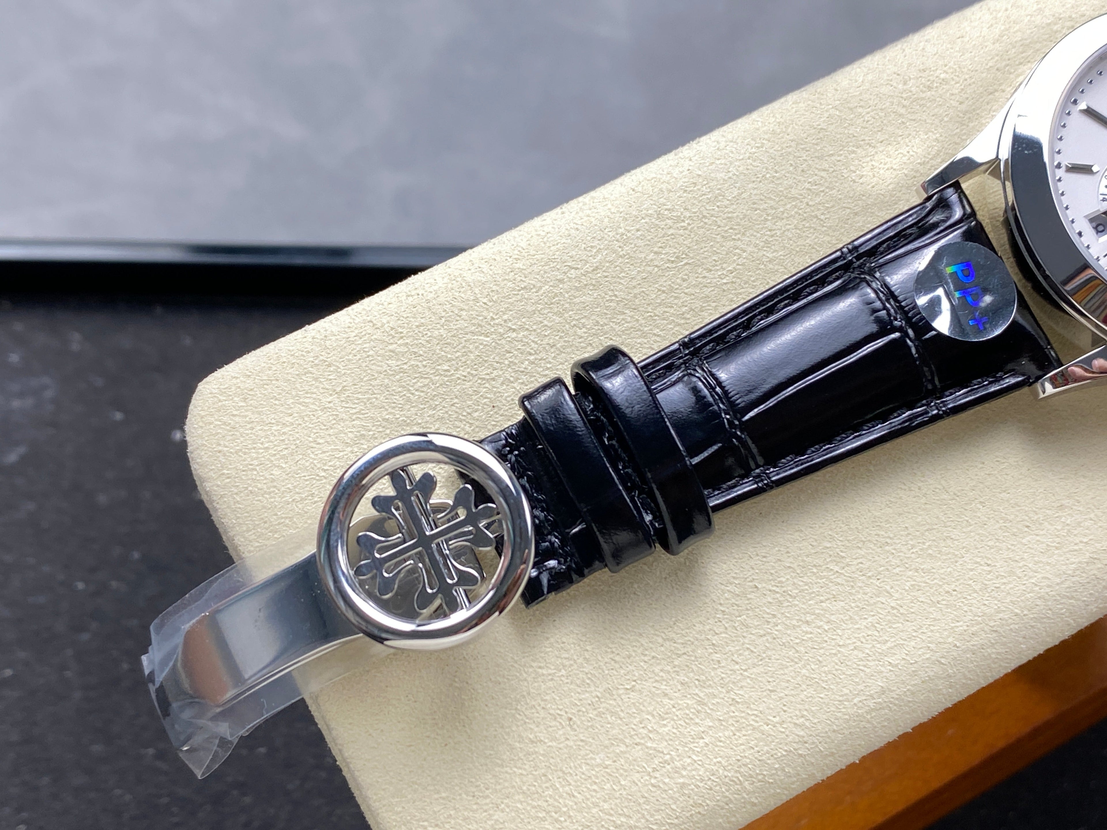 ANNUAL CALENDAR SELF-WINDING WHITE GOLD CASE BROWN BLACK STRAP