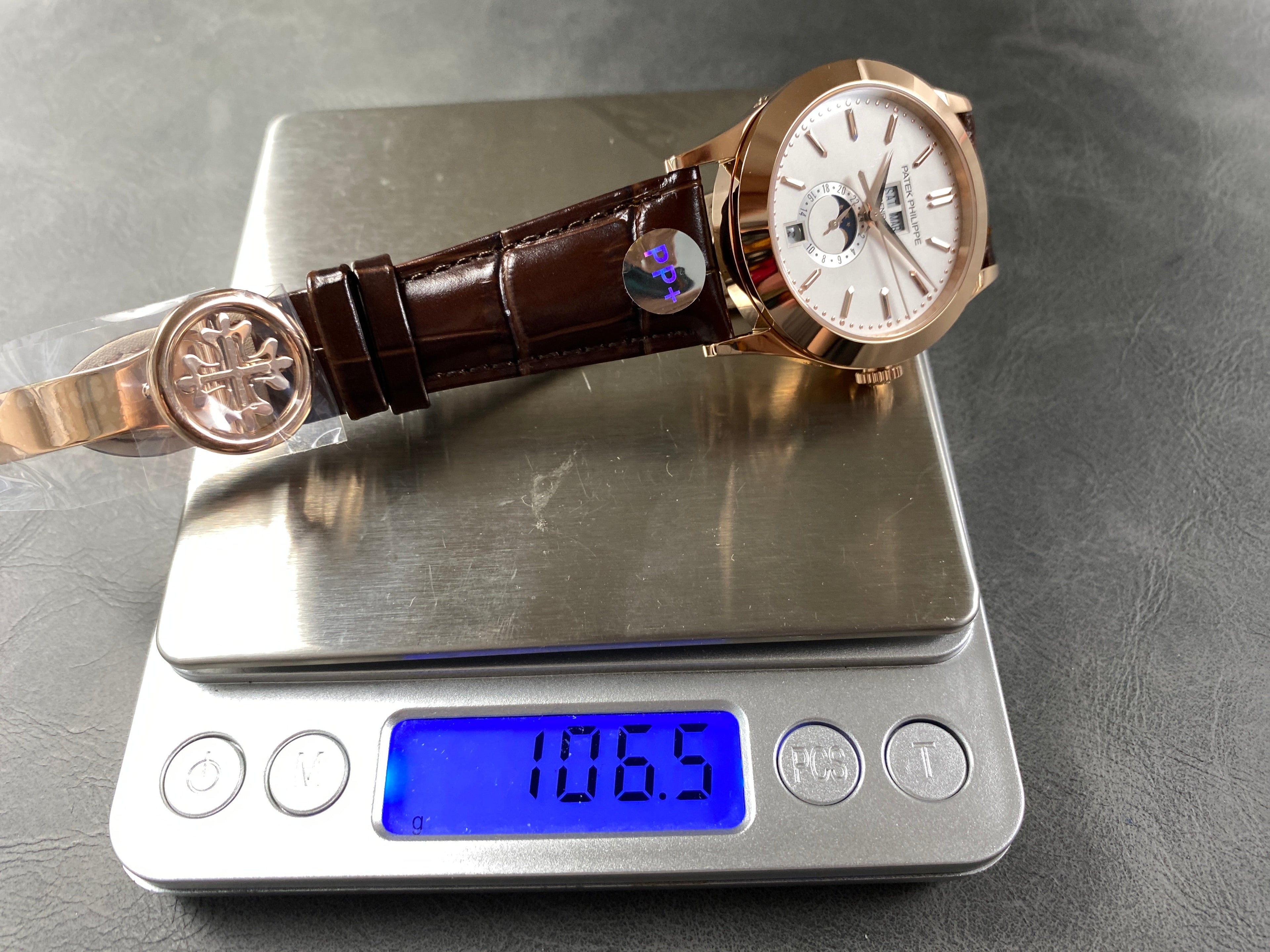 ANNUAL CALENDAR SELF-WINDING ROSE GOLD CASE SILVERY OPALINE DIAL