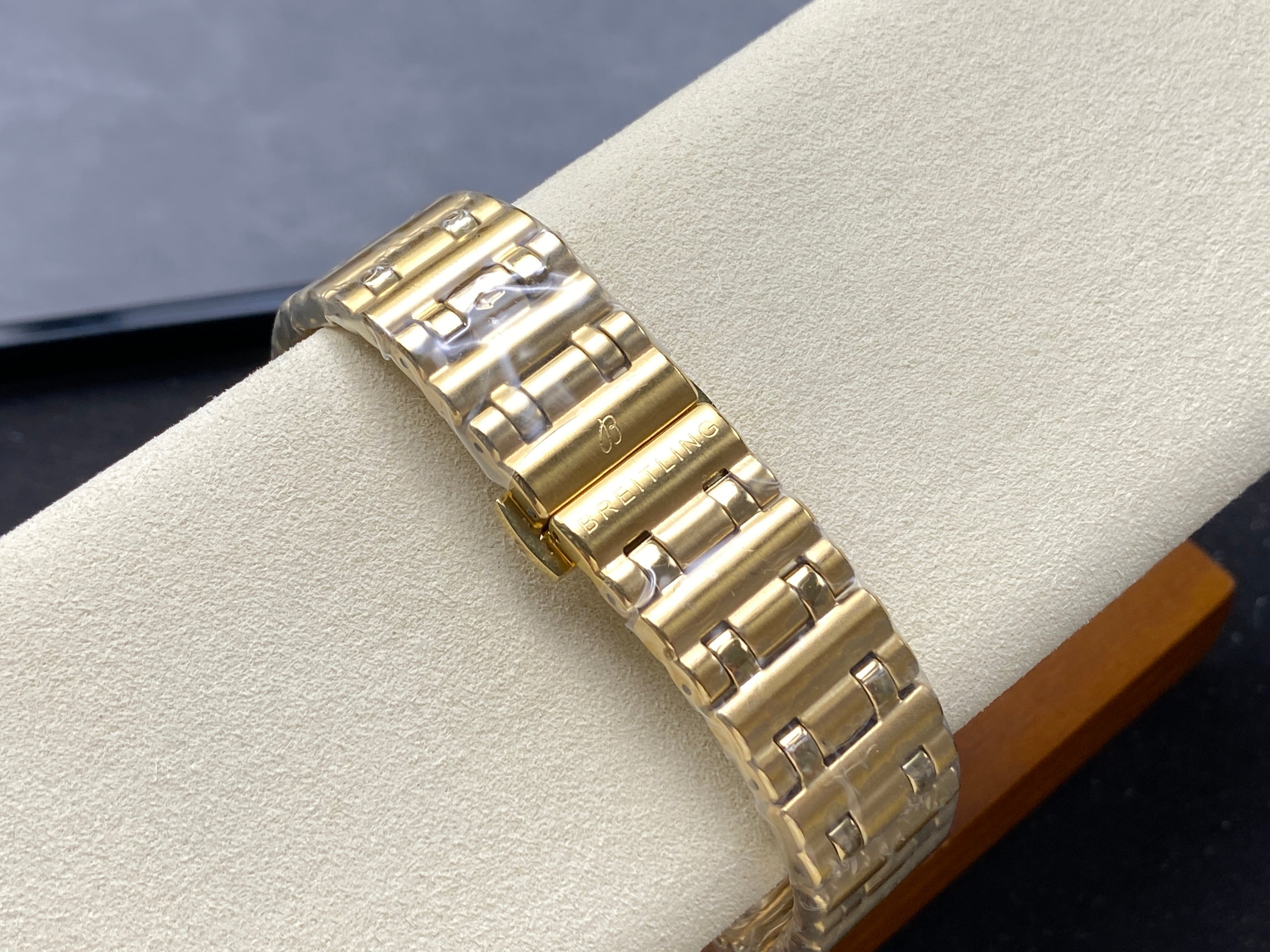 CHRONOMAT AUTOMATIC 36 VICTORIA BECKHAM YELLOW GOLD CASE SAND DIAL