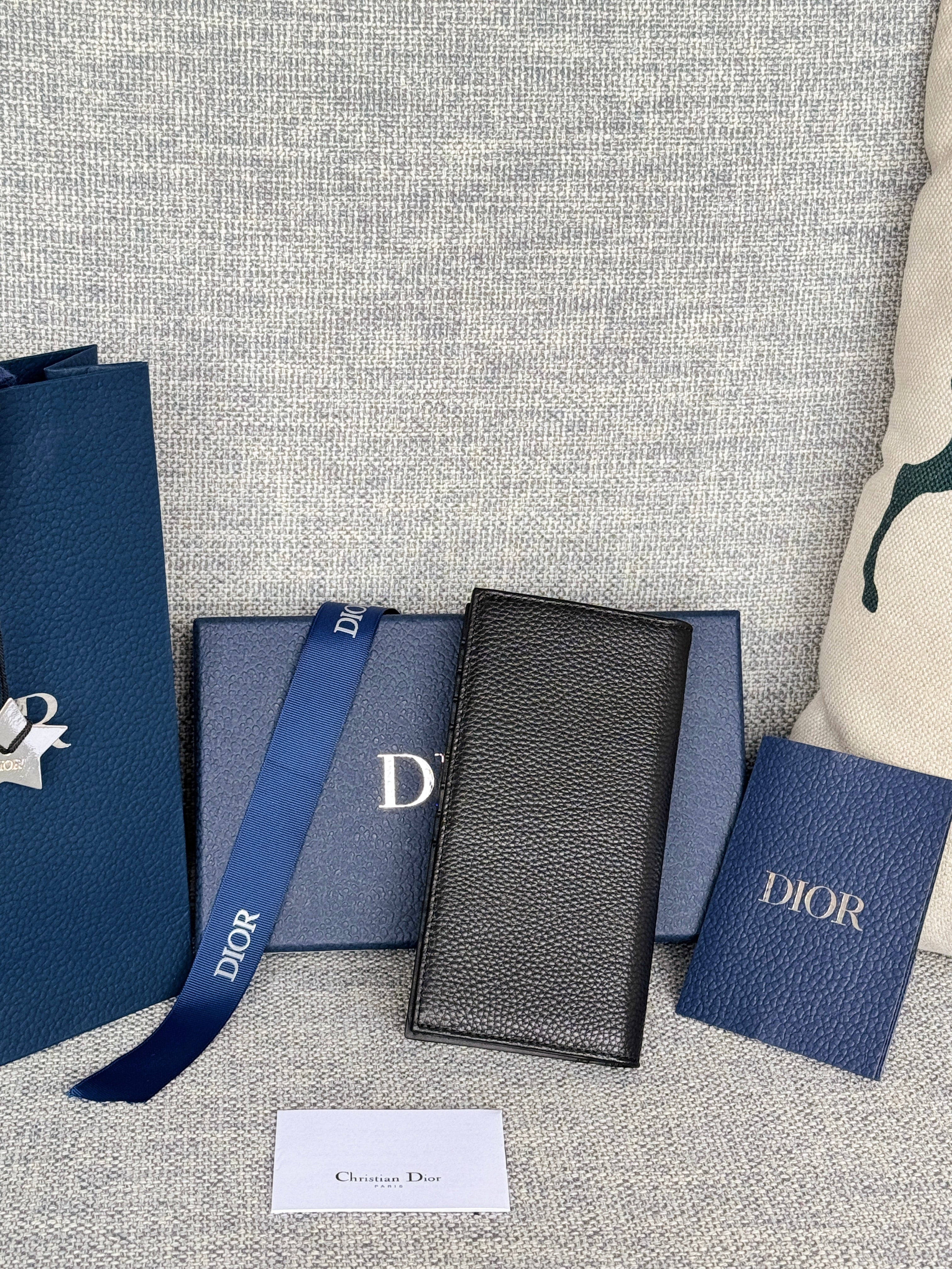 VERTICAL BIFOLD WALLET 19 IN BLACK GRAINED CALFSKIN MIX BLUE MONOGRAM OBLIQUE JACQUARD