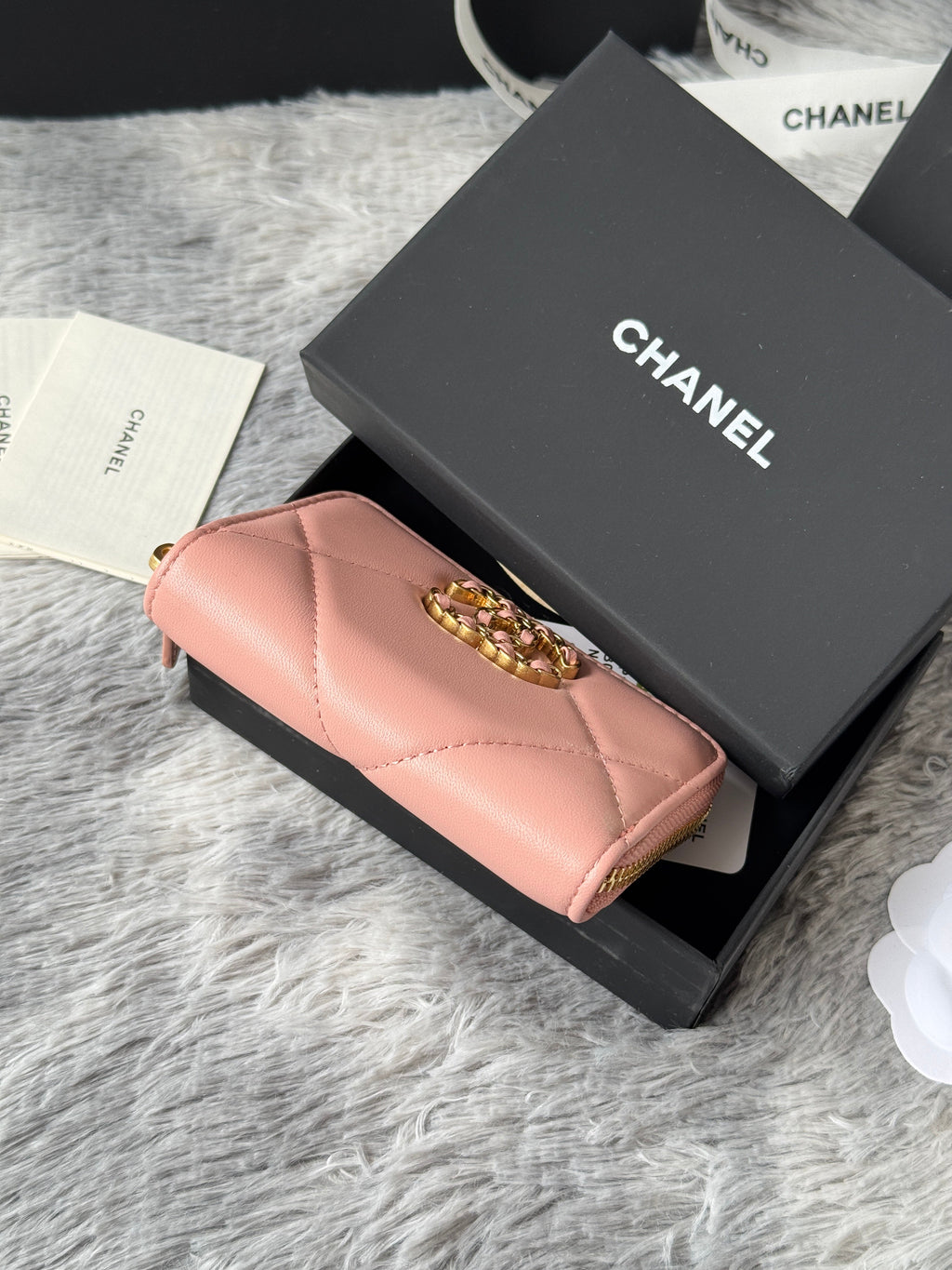 CC ZIPPED CARD HOLDER 11 IN BABY PINK LAMBSKIN GOLD-TONE METALLIC