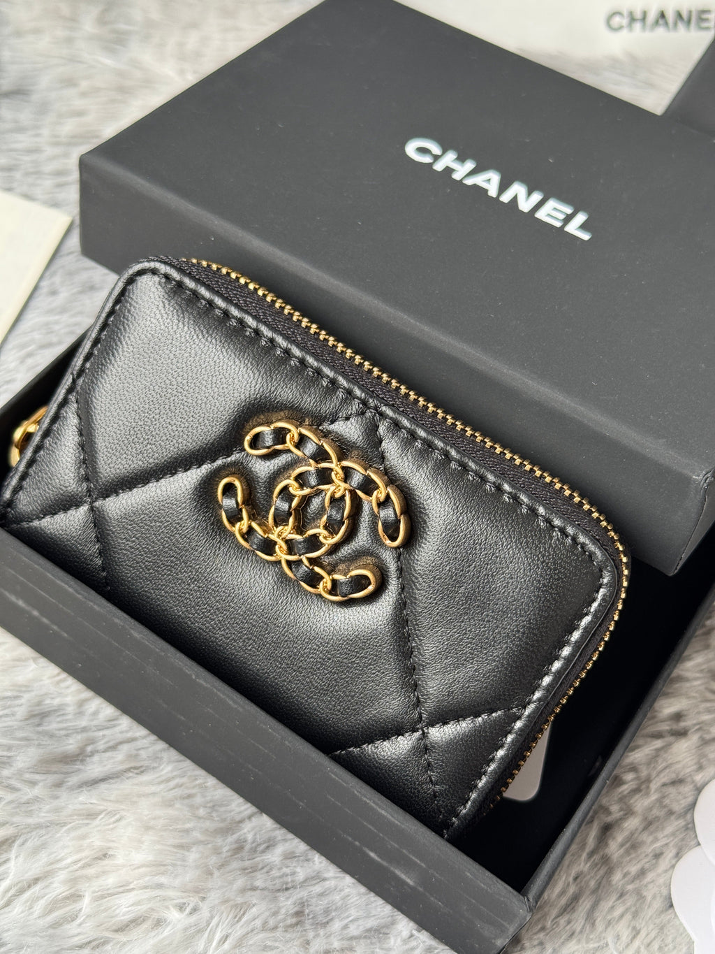 CC ZIPPED CARD HOLDER 11 IN BLACK LAMBSKIN GOLD-TONE METALLIC