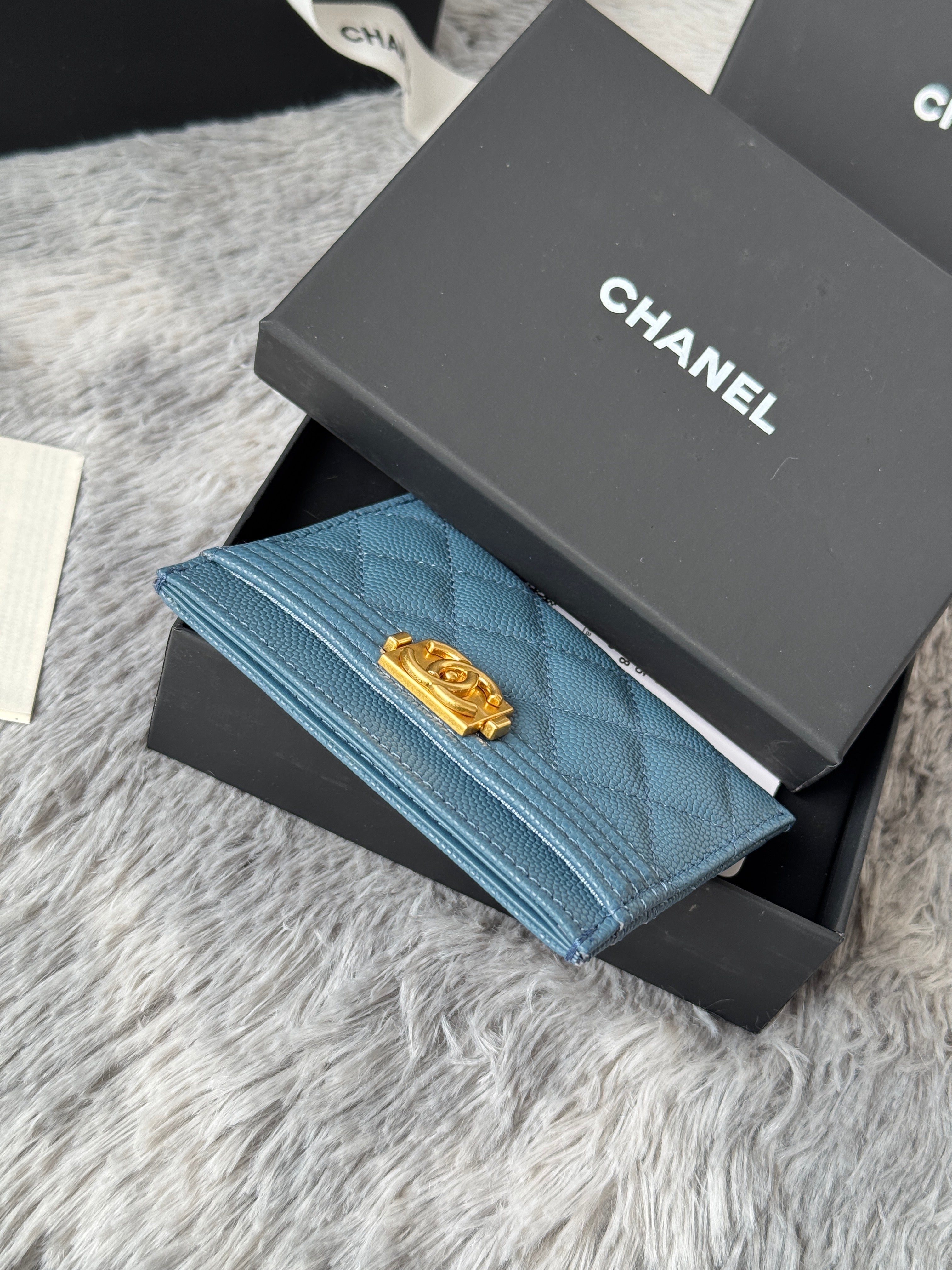 LEBOY CARD HOLDER 11 IN NEPAL BLUE GRAINED CALFSKIN GOLD-TONE HARDWARE