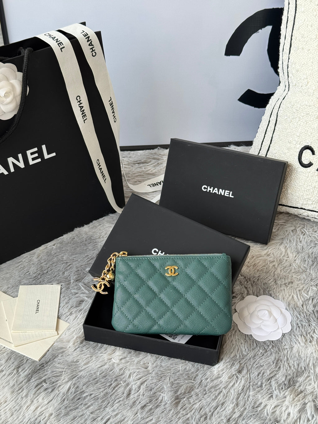 CC CLASSIC ZIPPED POUCH 14 IN NEPTUNE GREEN GRAINED CALFSKIN GOLD-TONE CHARM CHAIN
