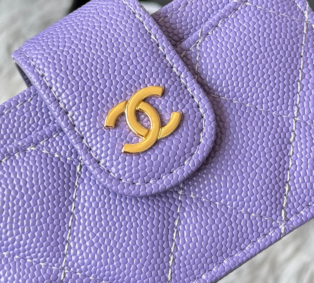 CARD HOLDER 10 CIRCLE CLASP IN BABY PURPLE CAVIAR LEATHER GOLD-TONE METALLIC
