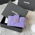 CARD HOLDER 10 CIRCLE CLASP IN BABY PURPLE CAVIAR LEATHER GOLD-TONE METALLIC