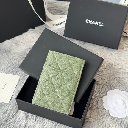 CLASSIC VERTICAL CARD HOLDER 14 IN RAINEE GREEN GRAINED CALFSKIN GOLD-TONE METALLIC