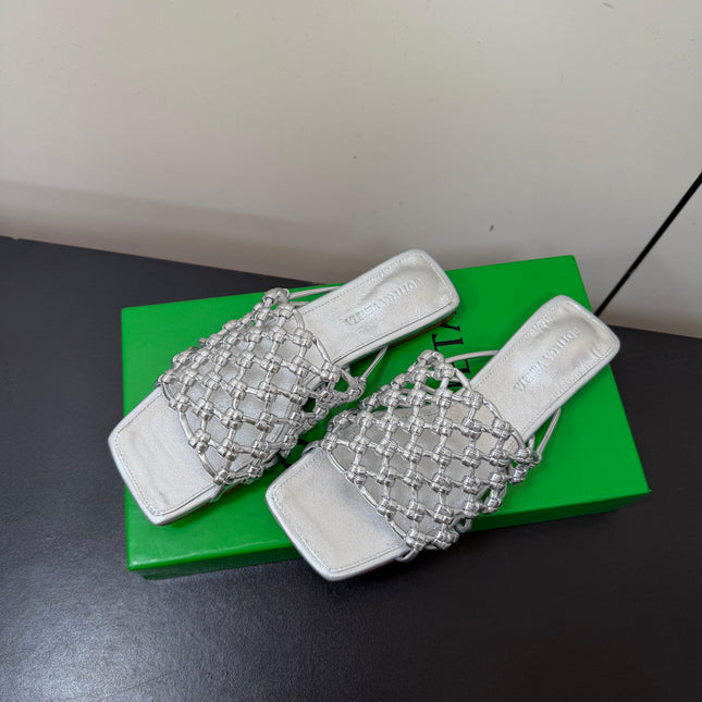 BOTTEGA VENETA 26S WOVEN STRAP SANDALS IN SILVER LAMBSKIN
