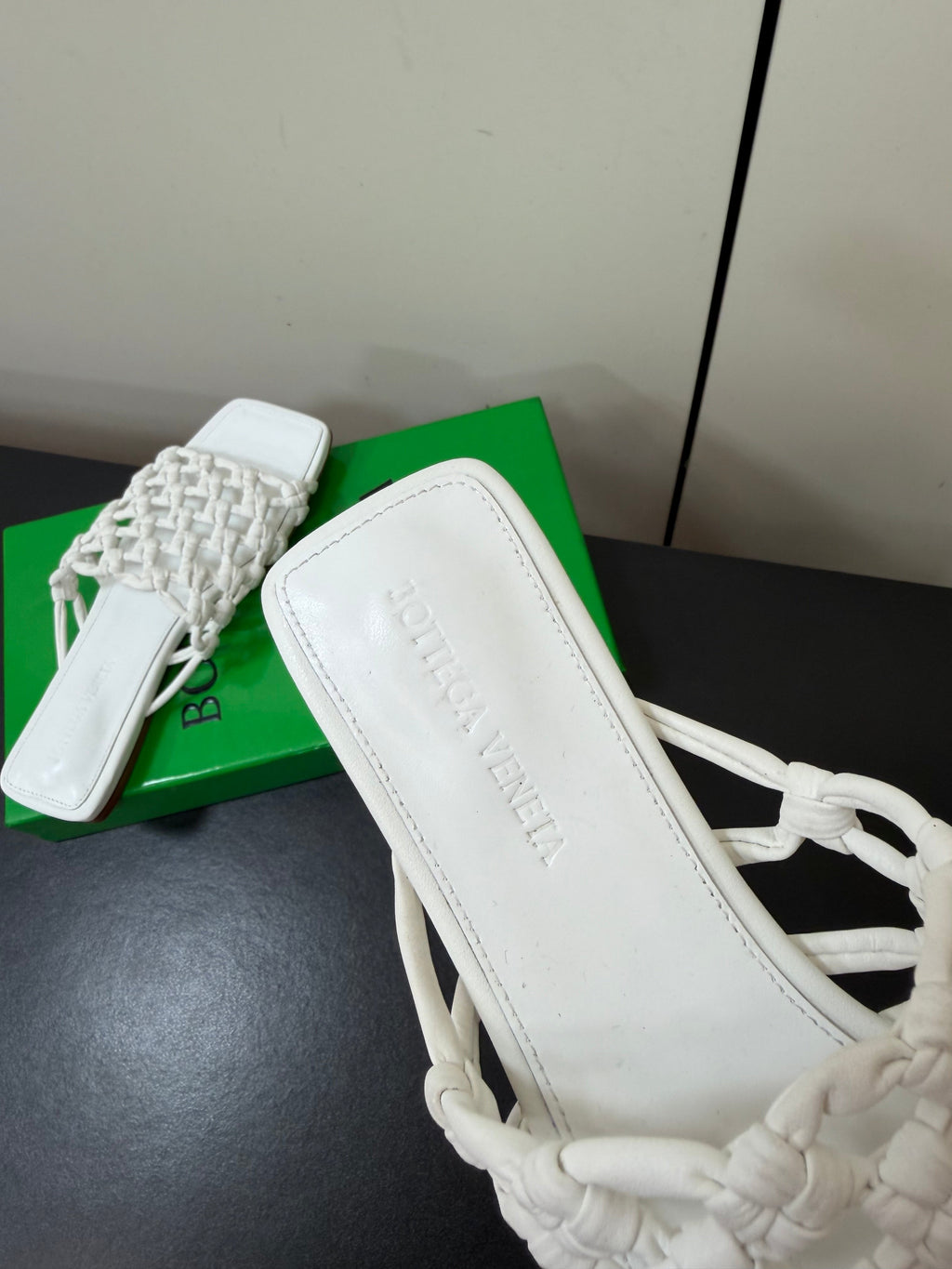 BOTTEGA VENETA 26S WOVEN STRAP SANDALS IN WHITE LAMBSKIN