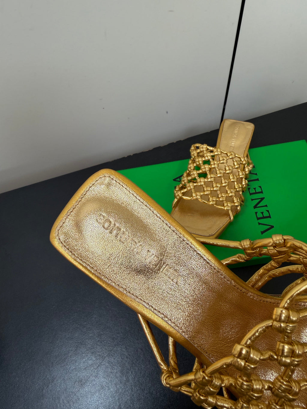 BOTTEGA VENETA 26S WOVEN STRAP HIGH-HEEL SANDALS 55 MM IN GOLD LAMBSKIN