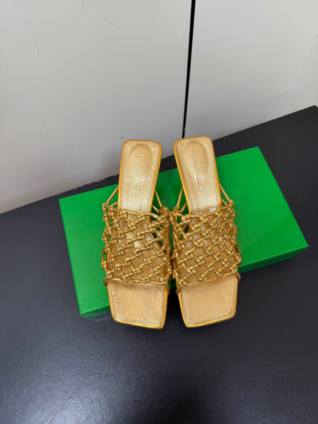 BOTTEGA VENETA 26S WOVEN STRAP HIGH-HEEL SANDALS 55 MM IN GOLD LAMBSKIN