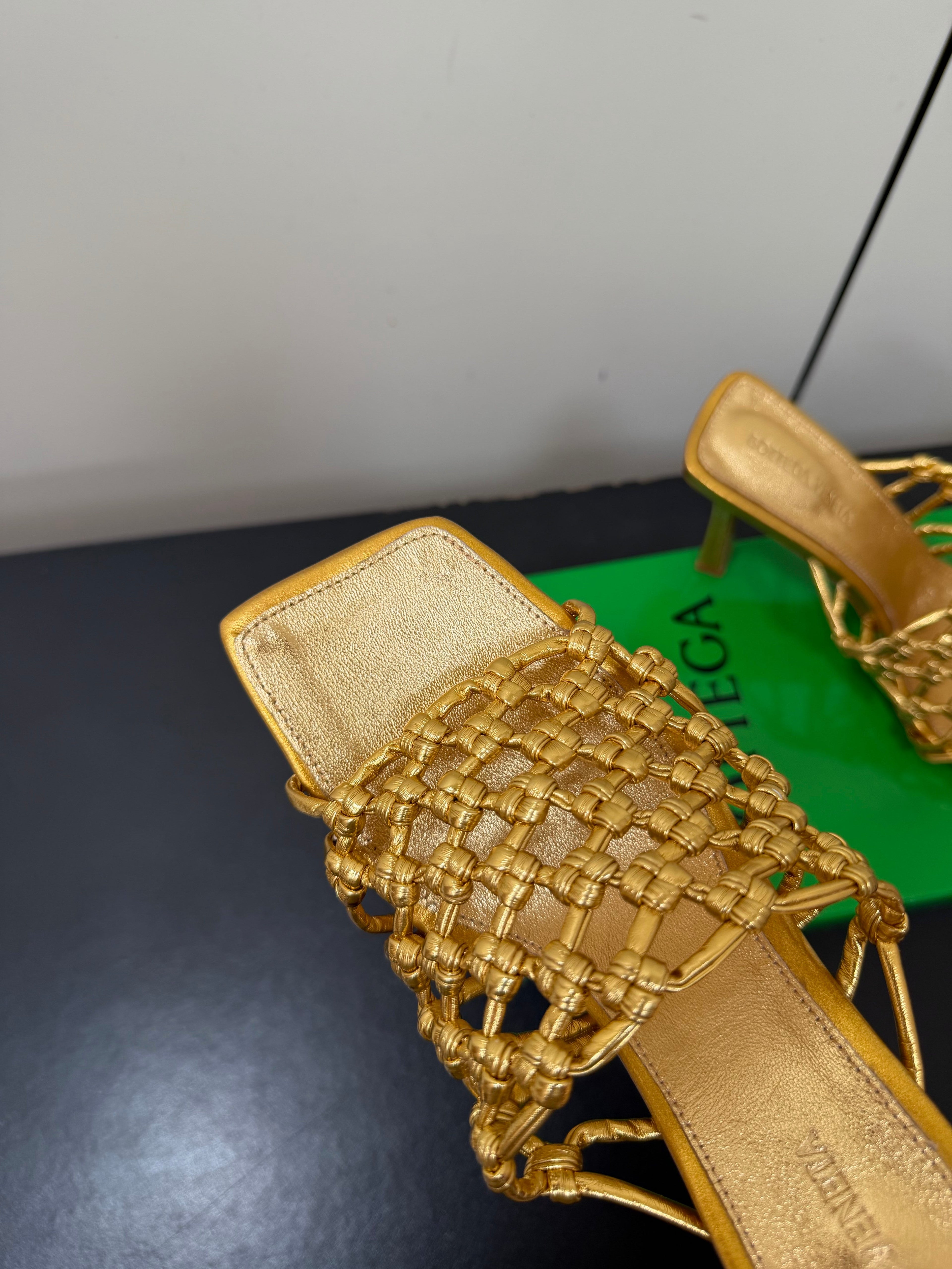 BOTTEGA VENETA 26S WOVEN STRAP HIGH-HEEL SANDALS 85 MM IN GOLD LAMBSKIN