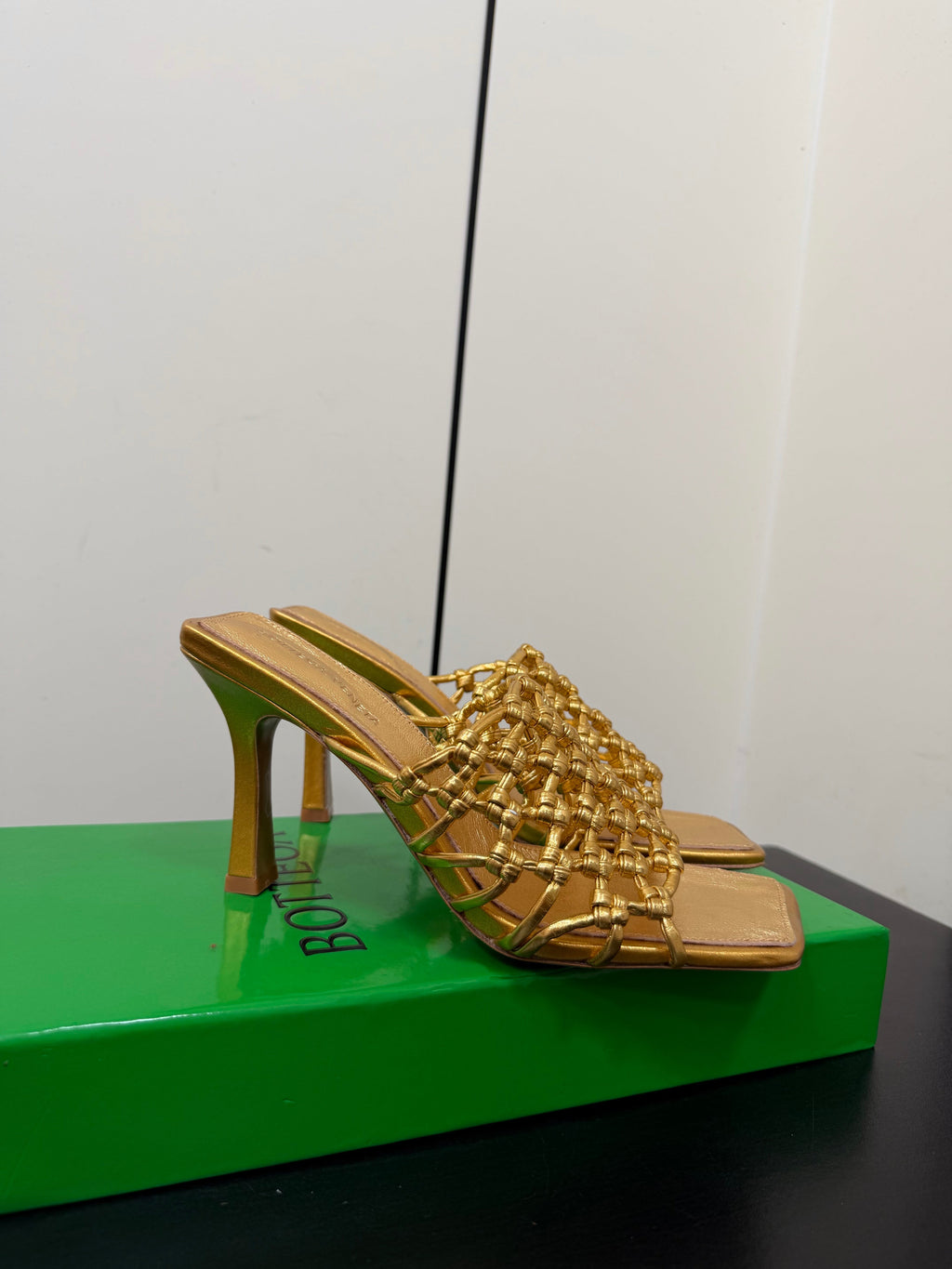 BOTTEGA VENETA 26S WOVEN STRAP HIGH-HEEL SANDALS 85 MM IN GOLD LAMBSKIN