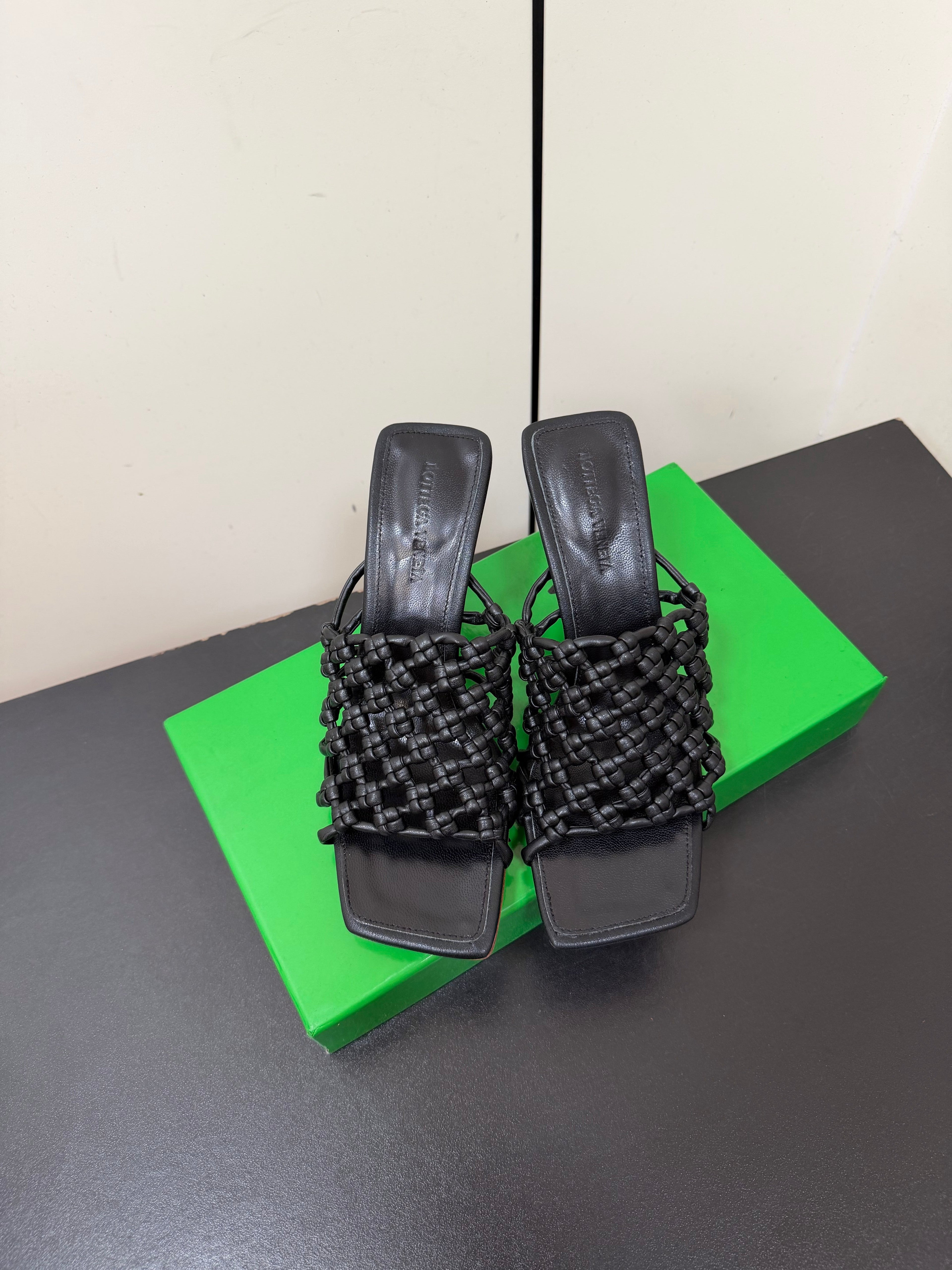 BOTTEGA VENETA 26S WOVEN STRAP HIGH-HEEL SANDALS 85 MM IN BLACK LAMBSKIN