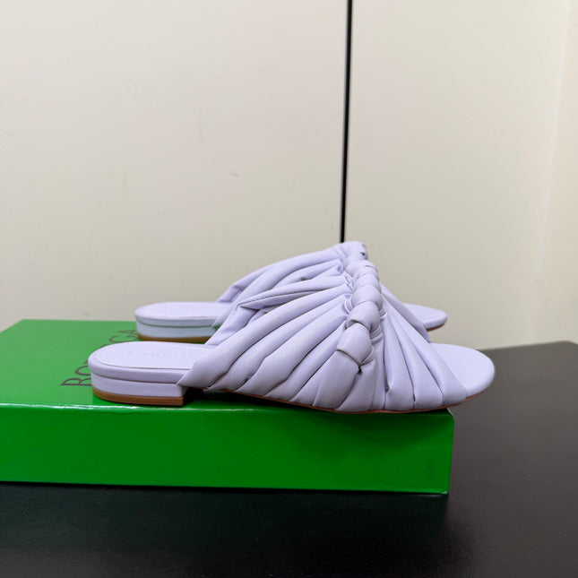 BOTTEGA VENETA 26S BRAIDED STRAP SANDALS IN LIGHT PURPLE LAMBSKIN