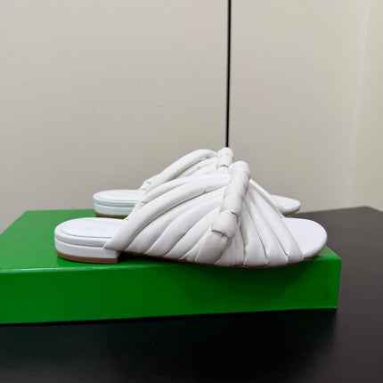 BOTTEGA VENETA 26S BRAIDED STRAP SANDALS IN WHITE LAMBSKIN