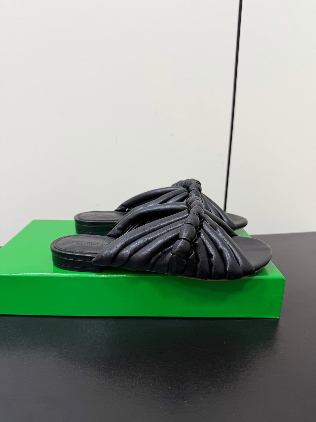 BOTTEGA VENETA 26S BRAIDED STRAP SANDALS IN BLACK LAMBSKIN