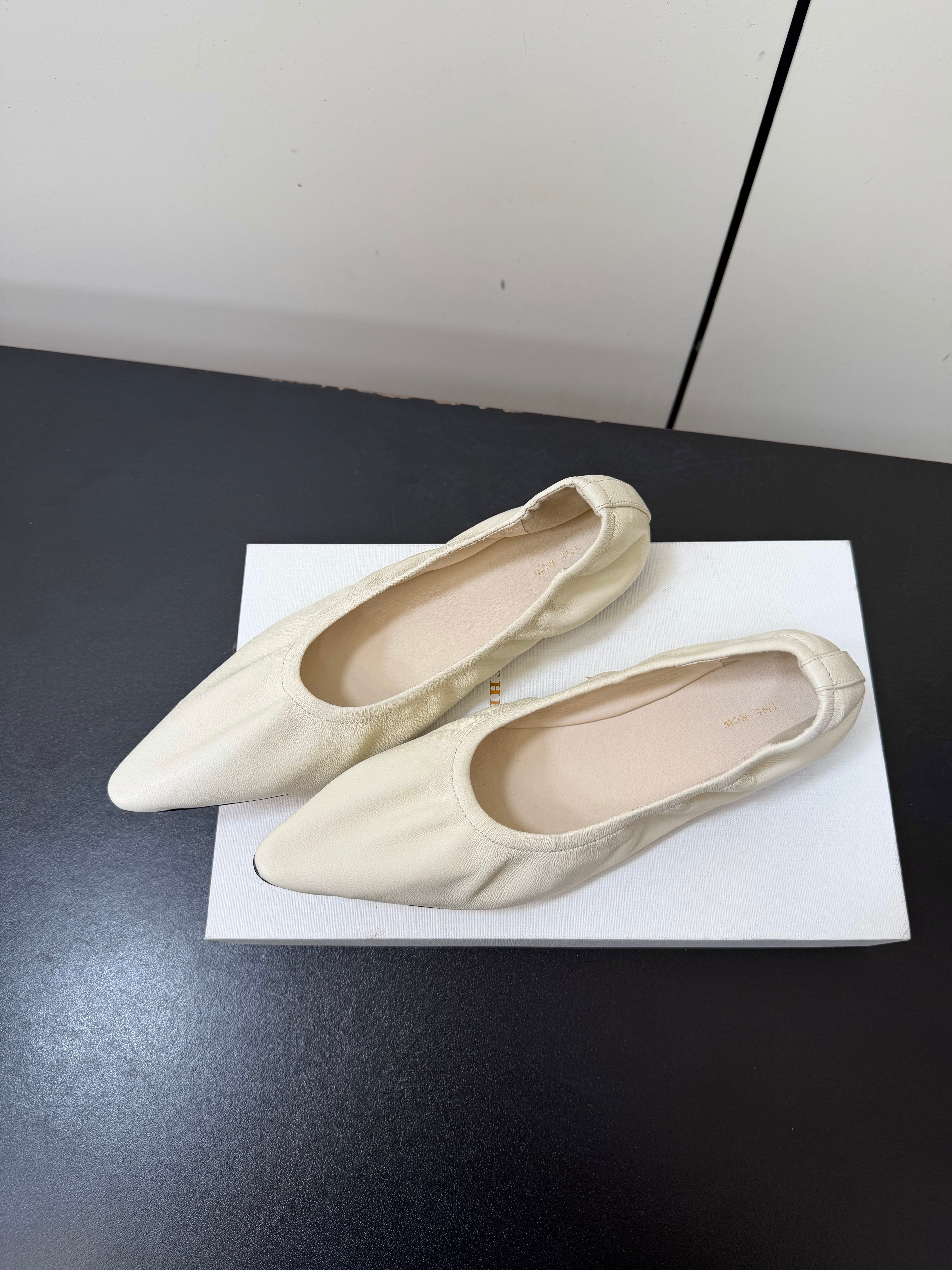 THE ROW 26S POINTED TOE BALLET FLATS IN IVORY WHITE LAMBSKIN