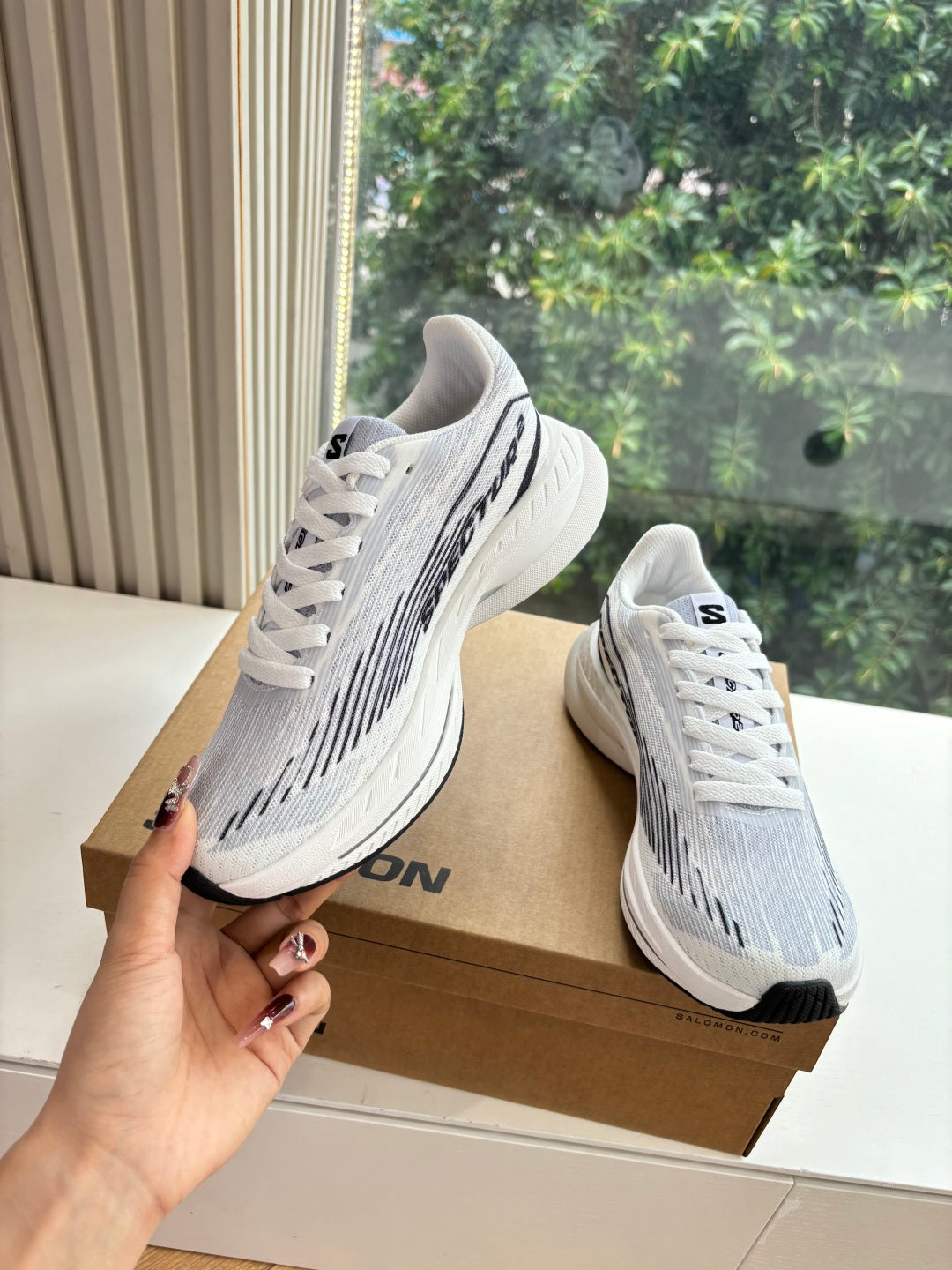ALO 25S SALOMON SPECTUR SNEAKER IN BLACK AND WHITE MESH FABRIC