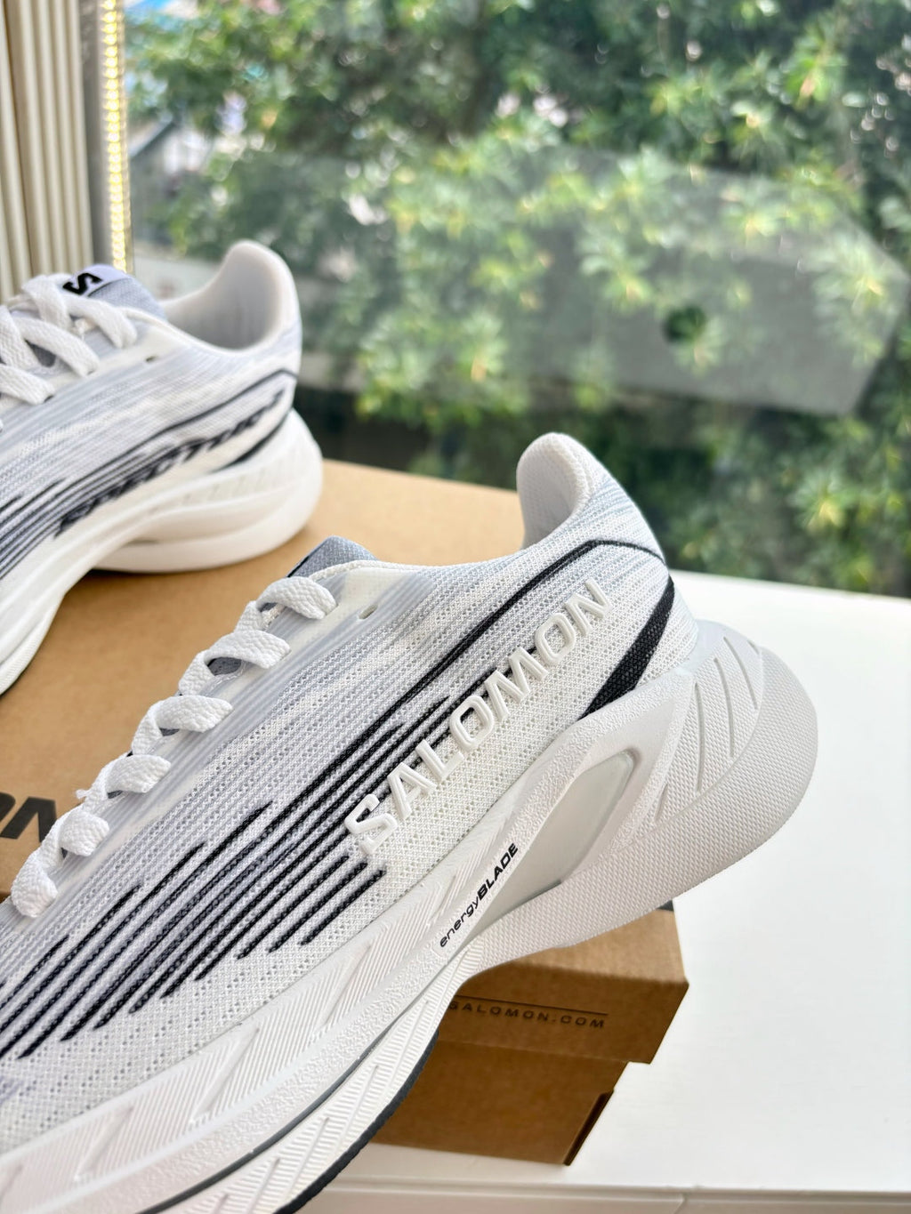 ALO 25S SALOMON SPECTUR SNEAKER IN BLACK AND WHITE MESH FABRIC