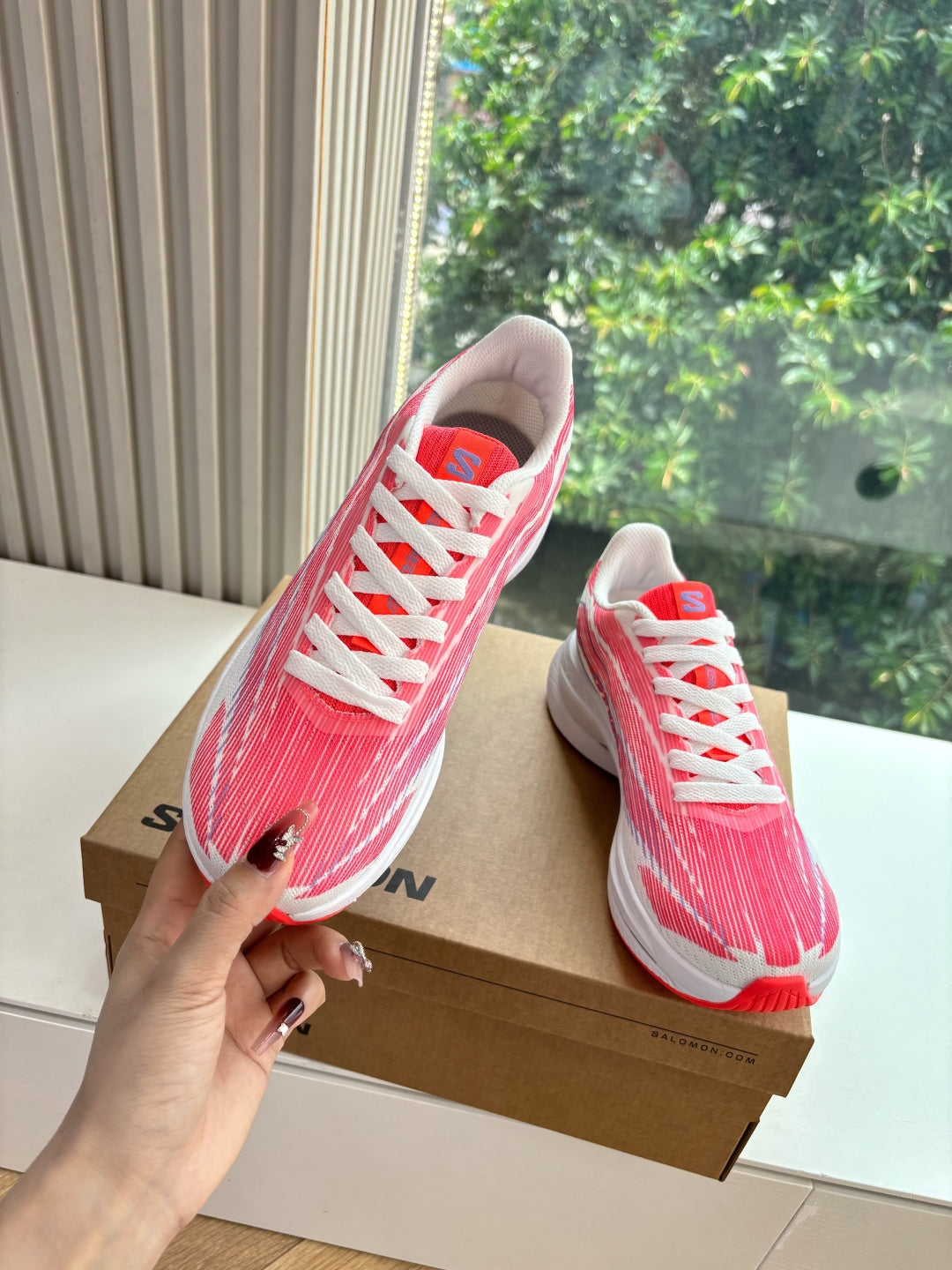 ALO 25S SALOMON SPECTUR SNEAKER IN PINK AND WHITE MESH FABRIC