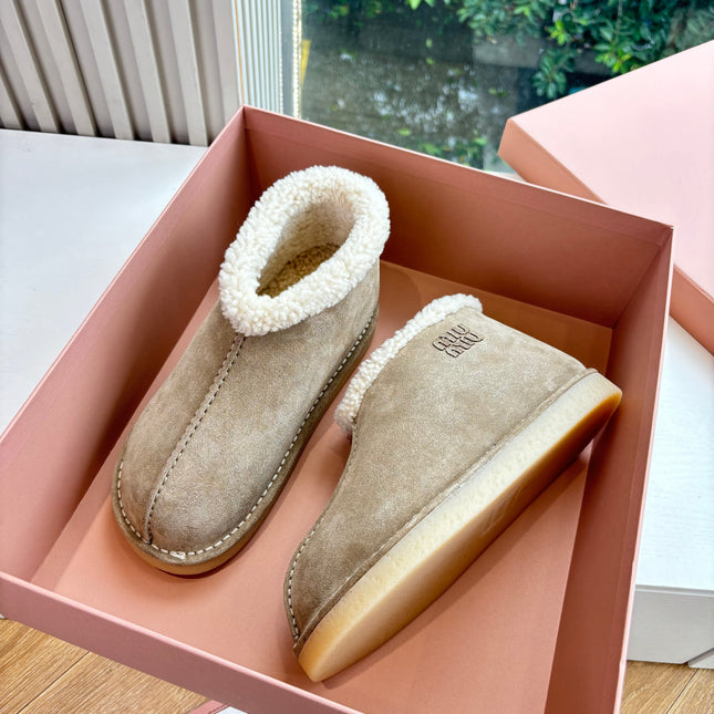 WHITE SHEARLING BOOTS IN TAN BROWN SUEDE