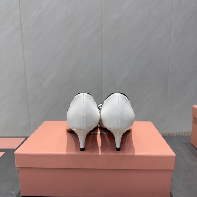 MIUMIU 26S POINTED TOE PUMPS 55MM IN WHITE AND BLACK CALFSKIN WITH BOW