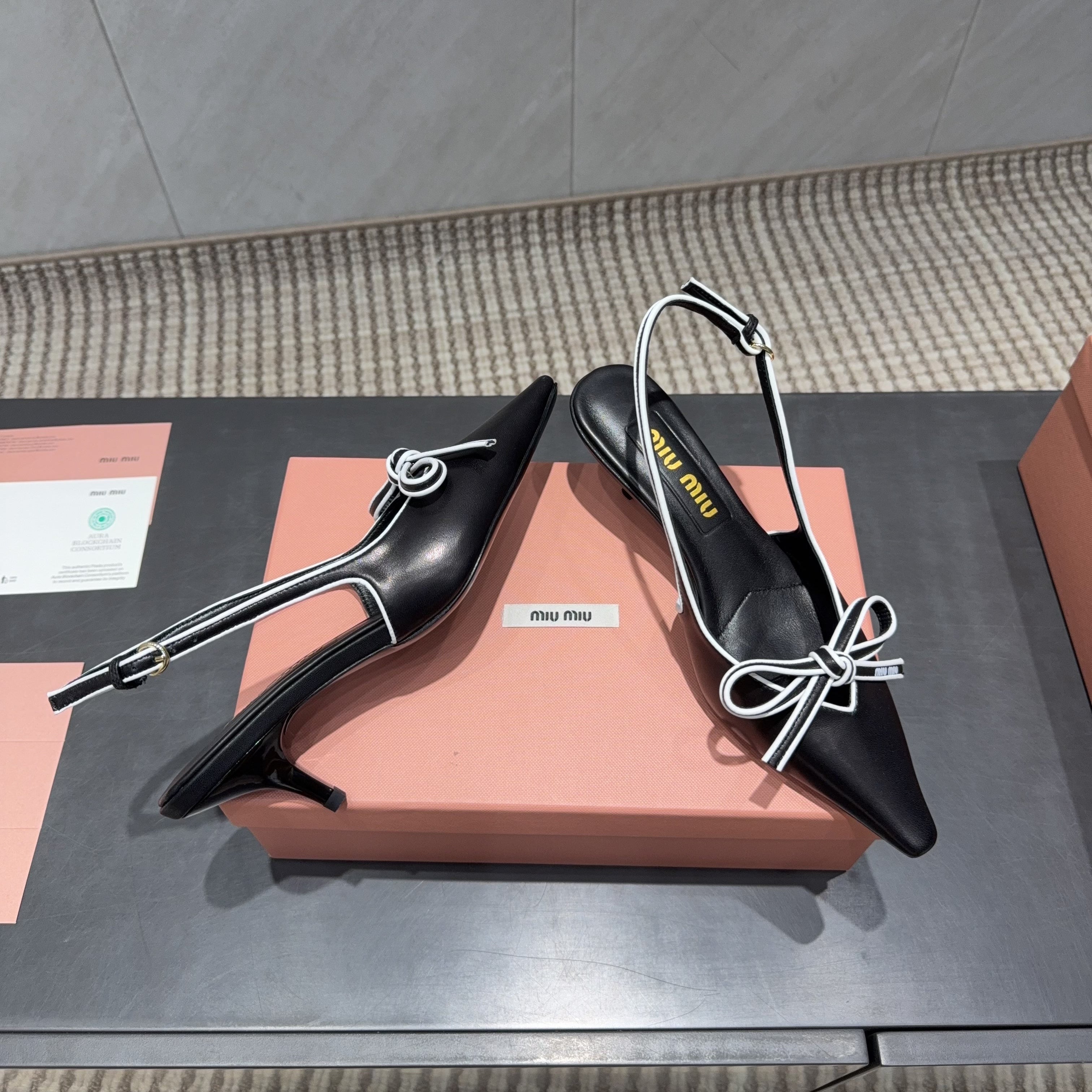 MIUMIU 26S SLINGBACK 55MM IN BLACK AND WHITE CALFSKIN WITH BOW
