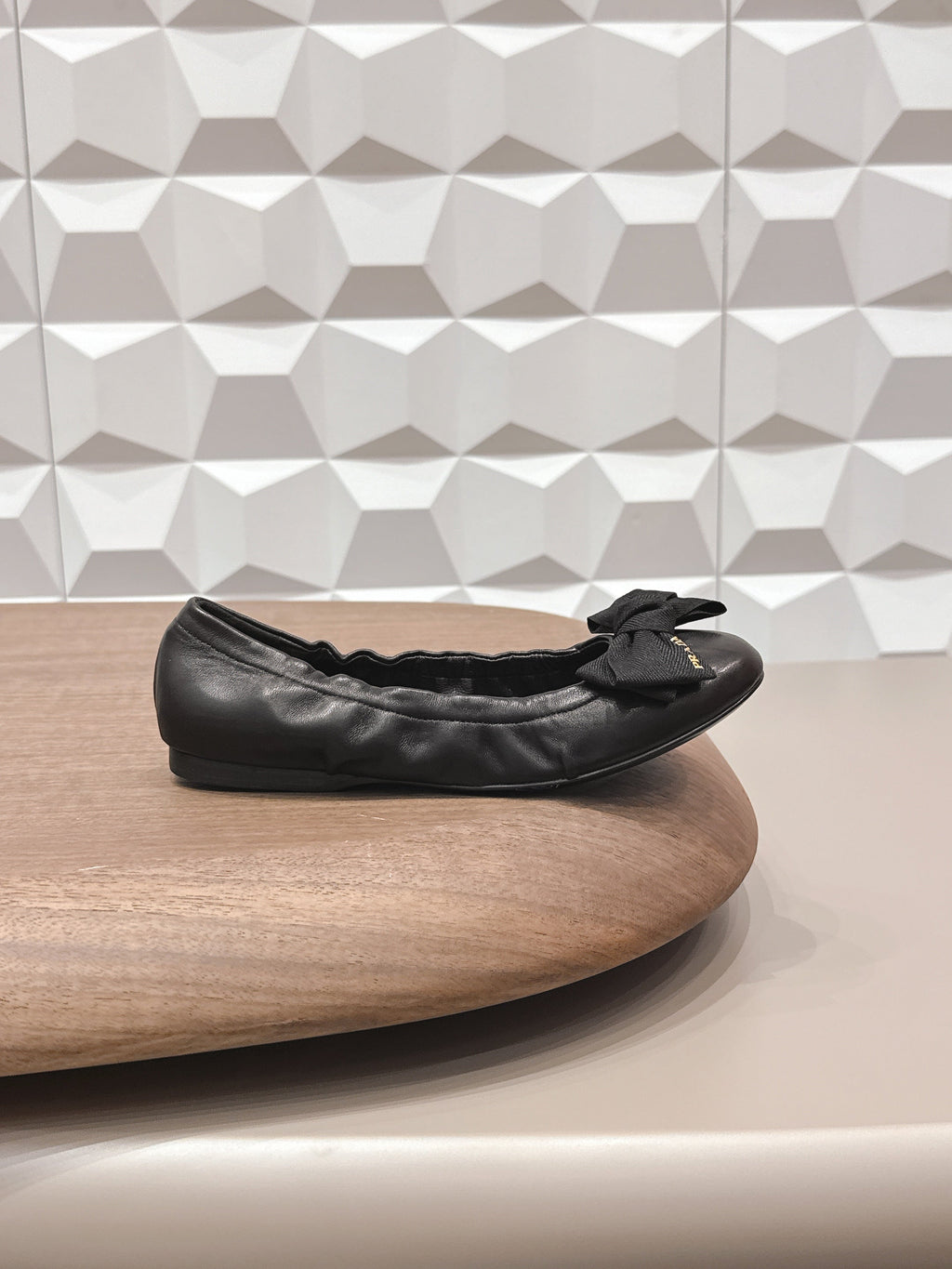 PRADA 26S ROUND TOE FLATS WITH BOW IN BLACK CALFSKIN