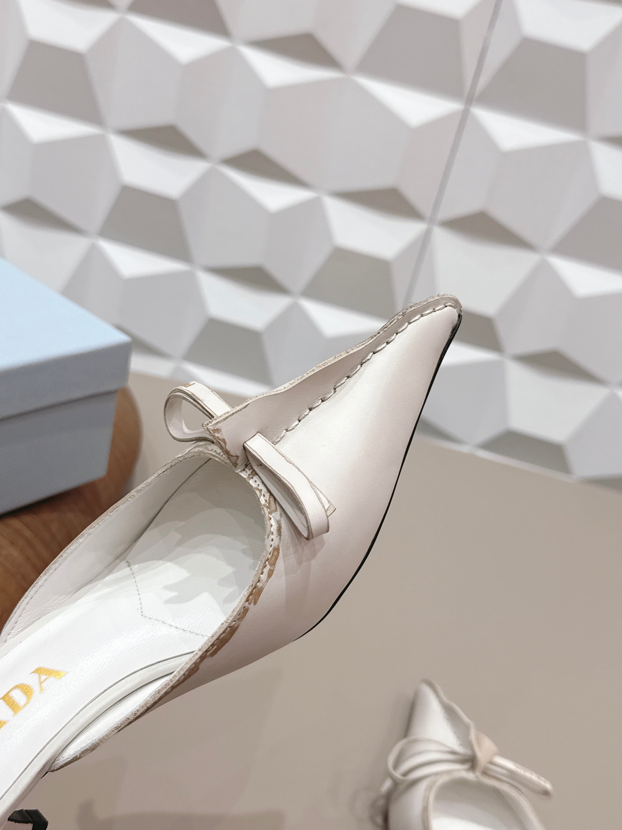 PRADA 26S POINTED TOE LACE TRIM MULES 55MM IN CREAM WHITE CALFSKIN WITH BOW