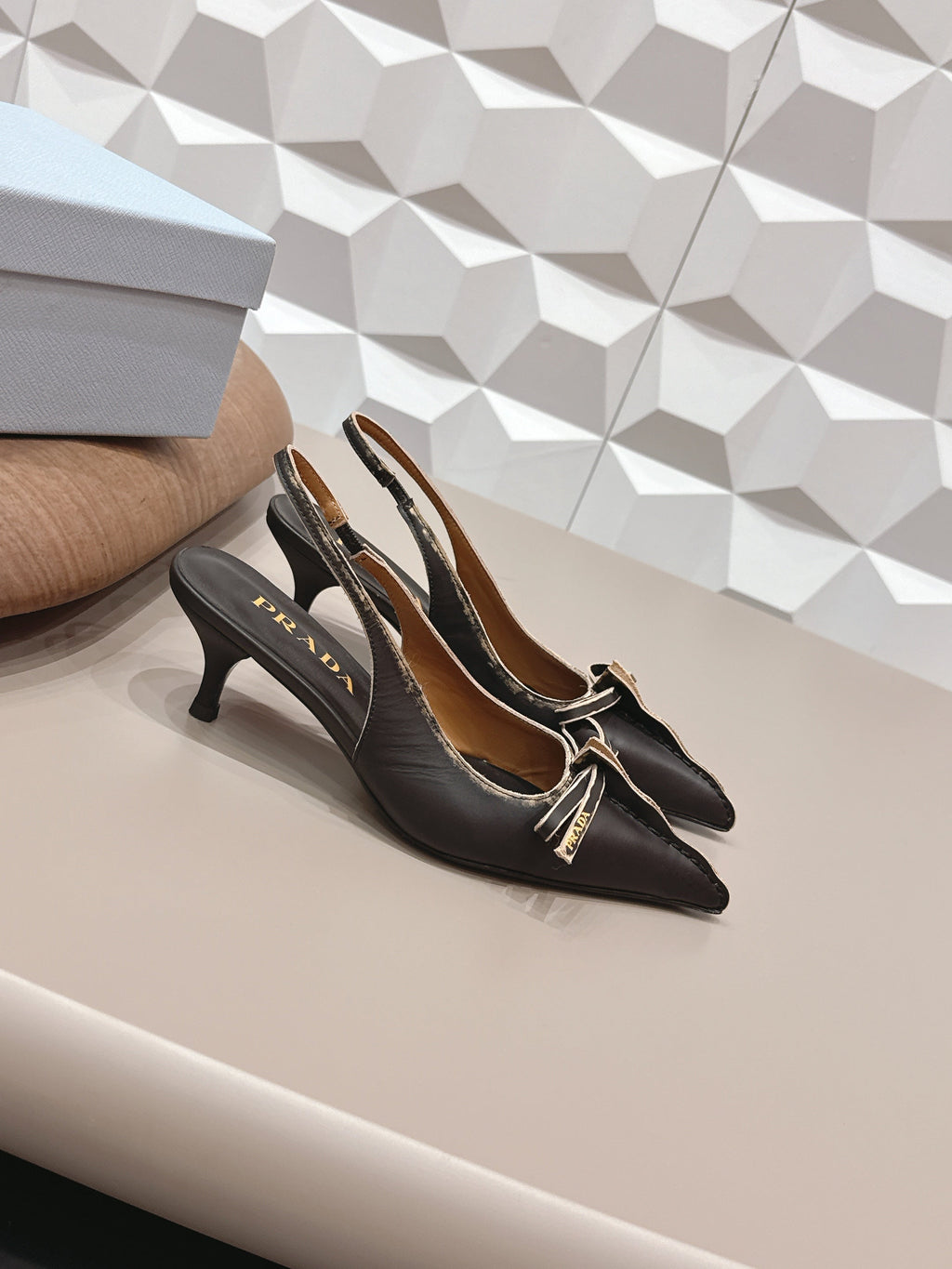PRADA 26S POINTED TOE SLINGBACK HIGH HEELS 55MM IN BLACK CALFSKIN WITH BOW