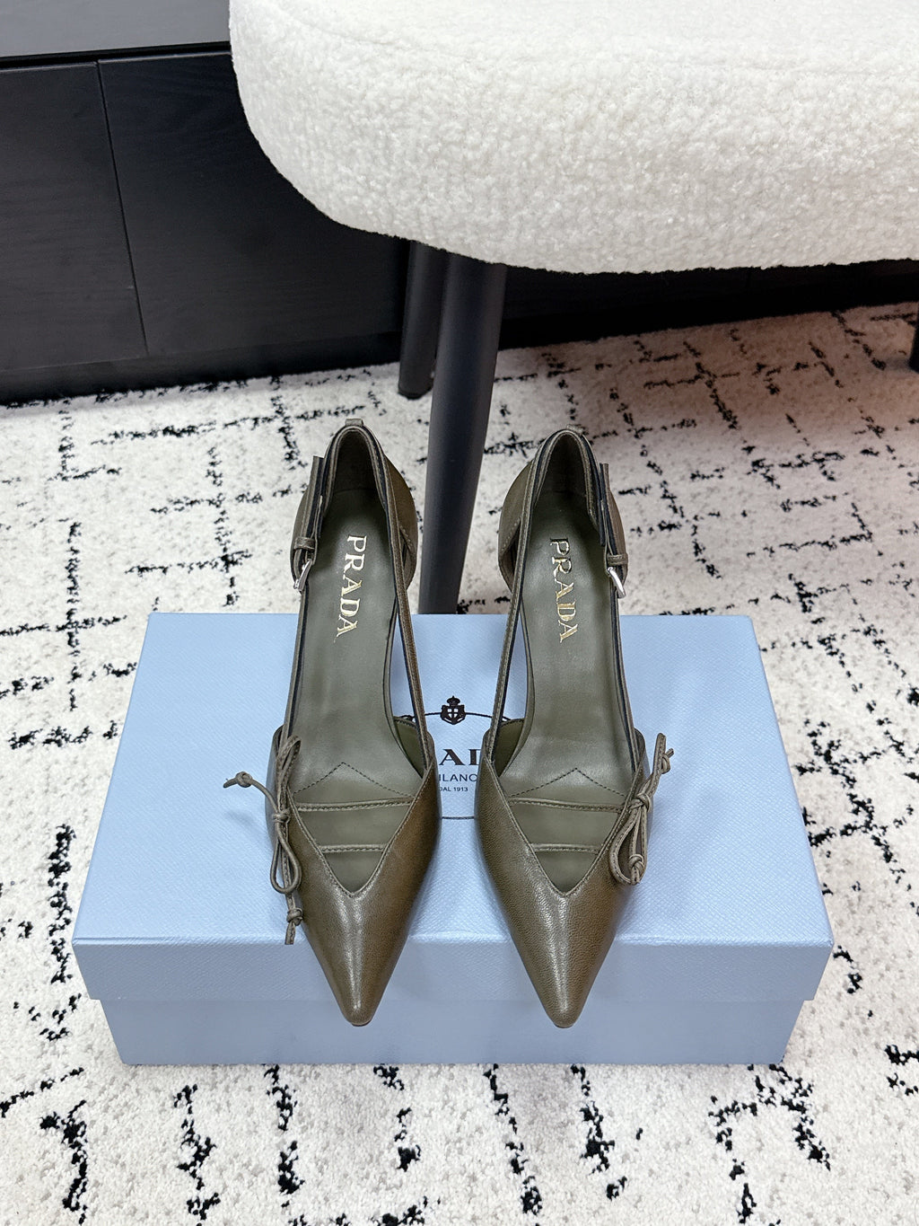 PRADA 26S POINTED-TOE HIGH HEELS 75MM IN OLIVE BROWN CALFSKIN WITH BOW