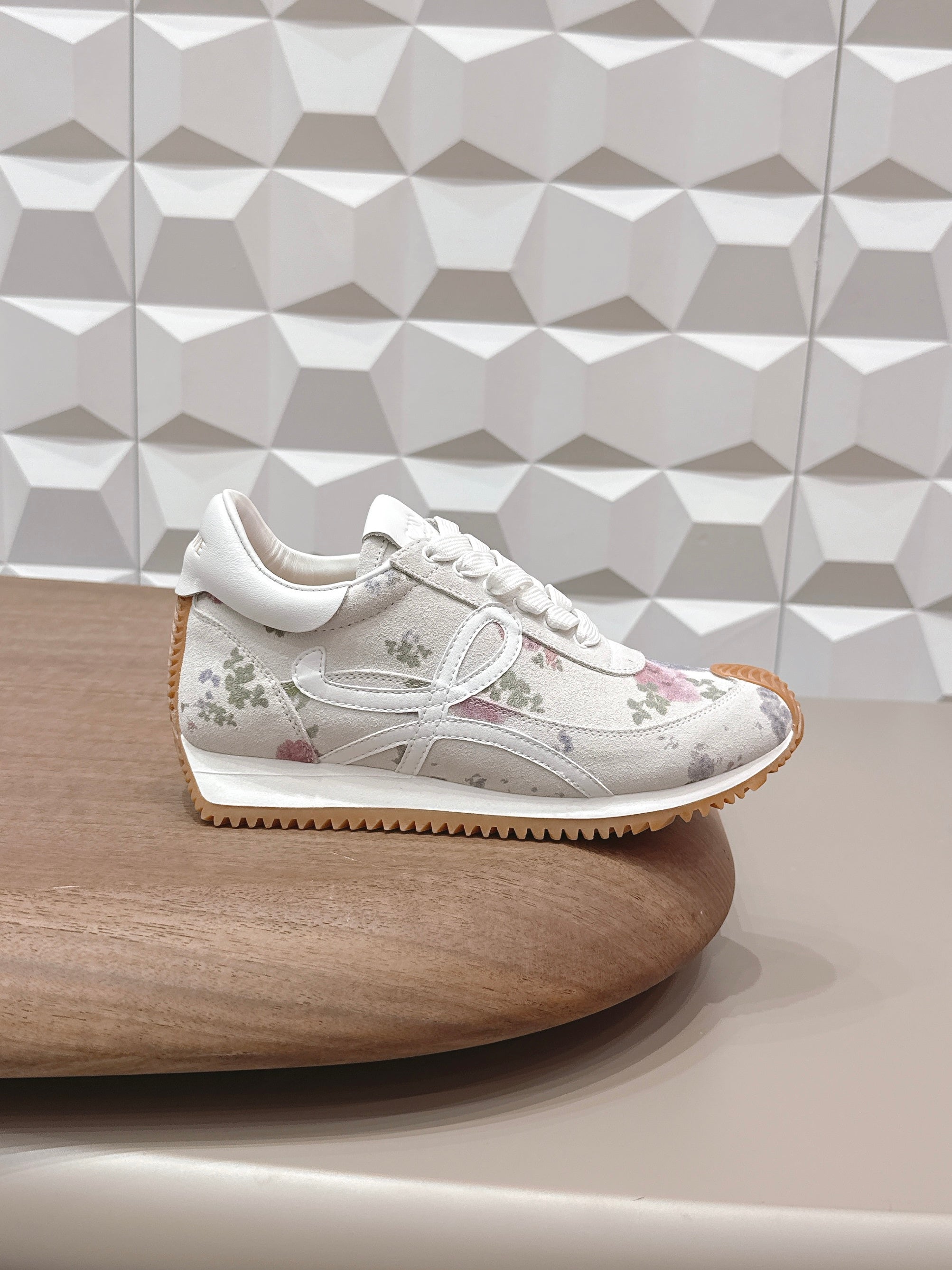 LOEWE 26S FLOW RUNNER SNEAKER IN WHITE FLORAL PATTERN SUEDE AND CALFSKIN