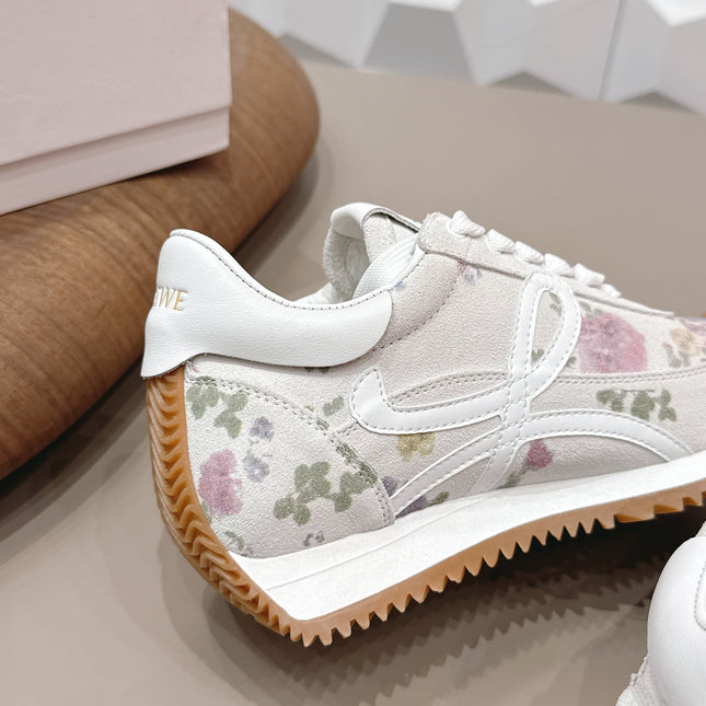 LOEWE 26S FLOW RUNNER SNEAKER IN WHITE FLORAL PATTERN SUEDE AND CALFSKIN