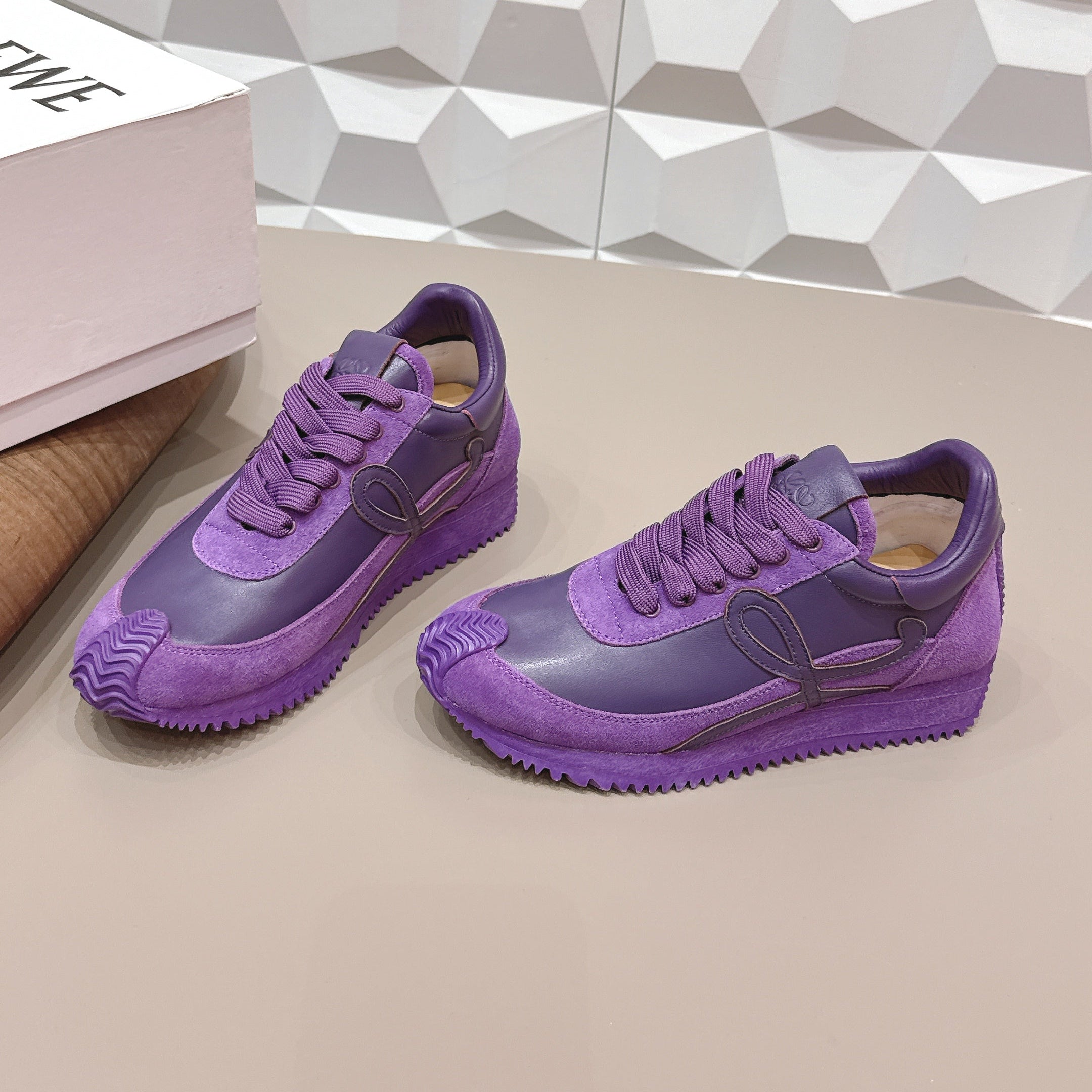 LOEWE 26S FLOW RUNNER SNEAKER IN PLUM PURPLE CALFSKIN AND SUEDE