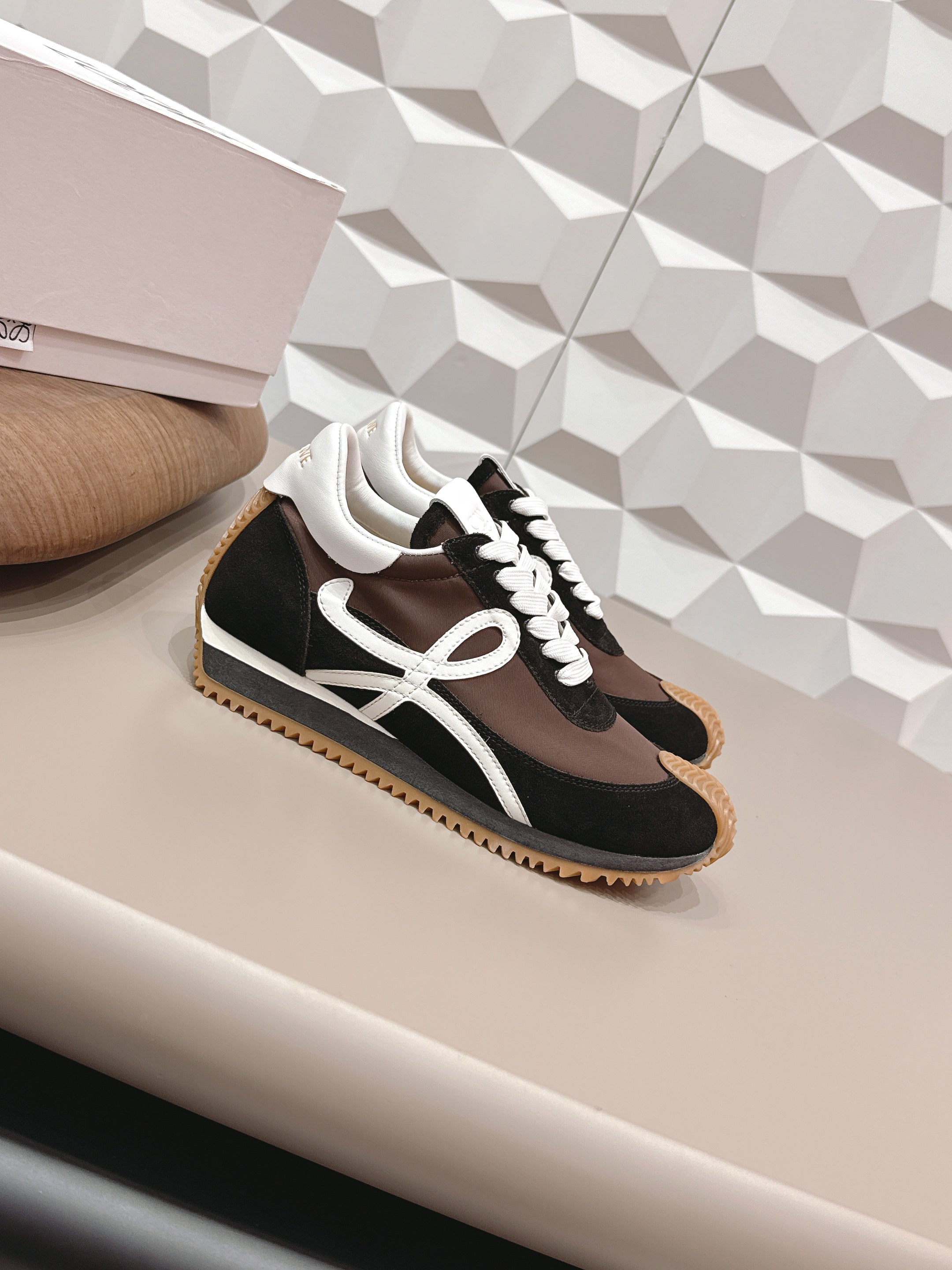 LOEWE 26S FLOW RUNNER SNEAKER IN BLACK AND DARK BROWN SUEDE AND WHITE CALFSKIN