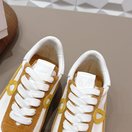 LOEWE 26S FLOW RUNNER SNEAKER IN CARAMEL BROWN AND WHITE SUEDE AND WHITE CALFSKIN
