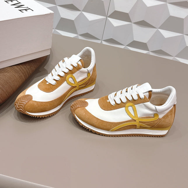 LOEWE 26S FLOW RUNNER SNEAKER IN CARAMEL BROWN AND WHITE SUEDE AND WHITE CALFSKIN