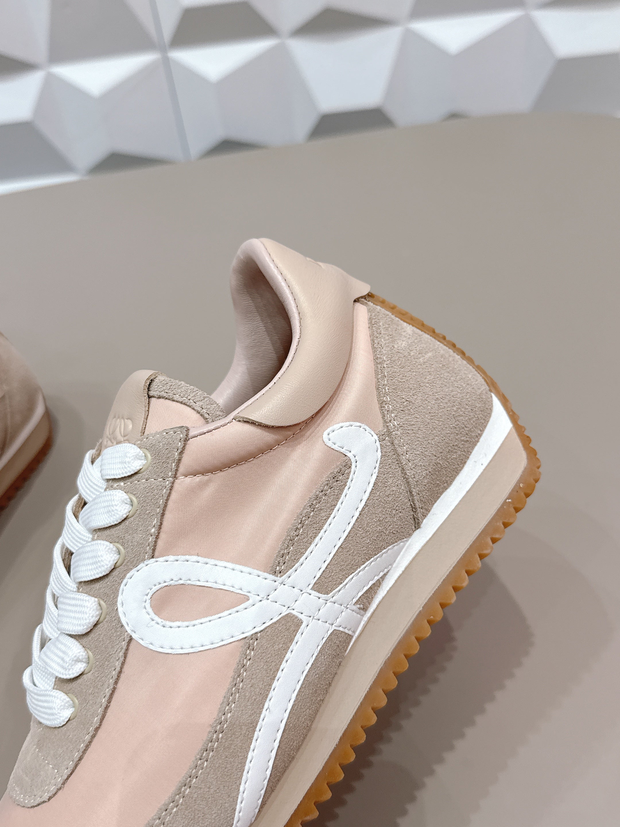 LOEWE 26S FLOW RUNNER SNEAKER IN LIGHT BEIGE SUEDE AND CALFSKIN