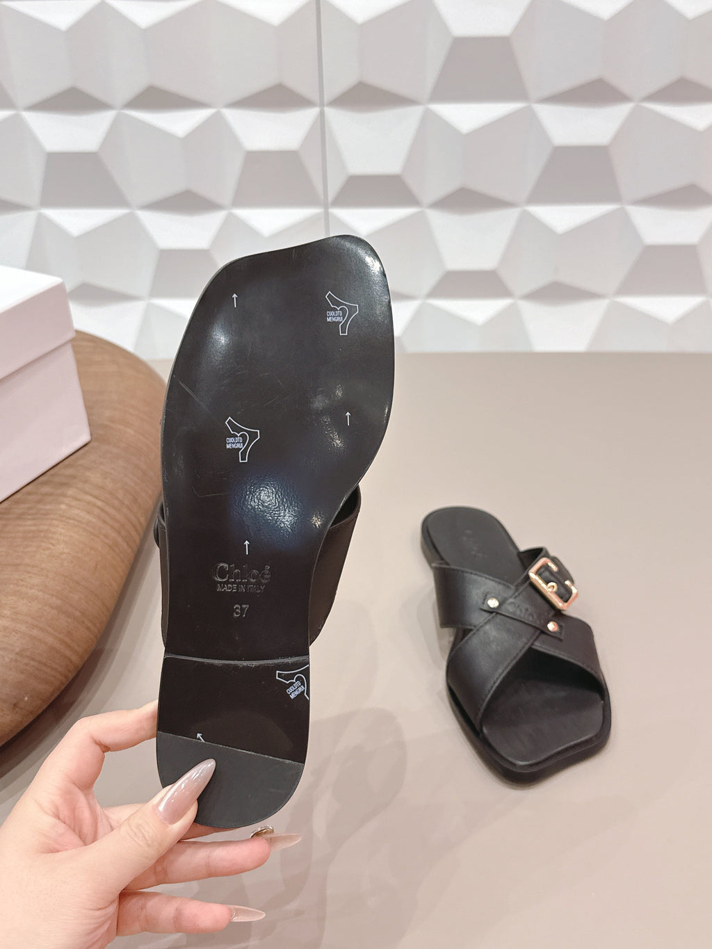 CHLOÉ 26S SANDALS IN BLACK CALFSKIN