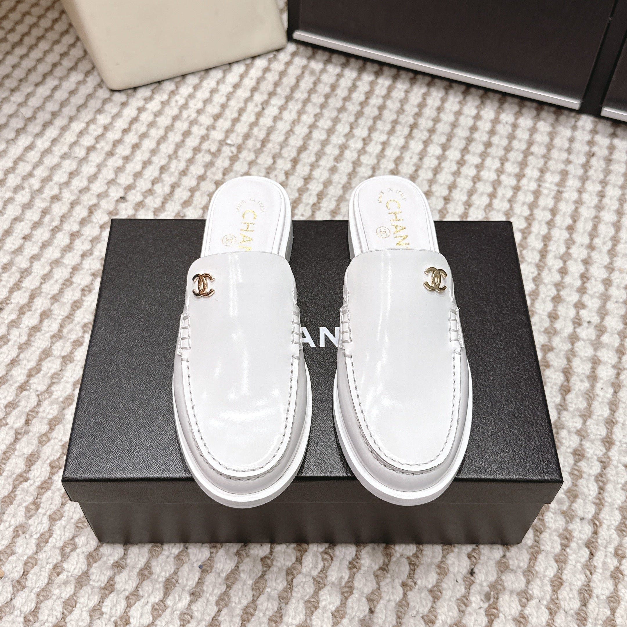 CHANEL 26S LOAFER MULES IN WHITE GLOSSY CALFSKIN